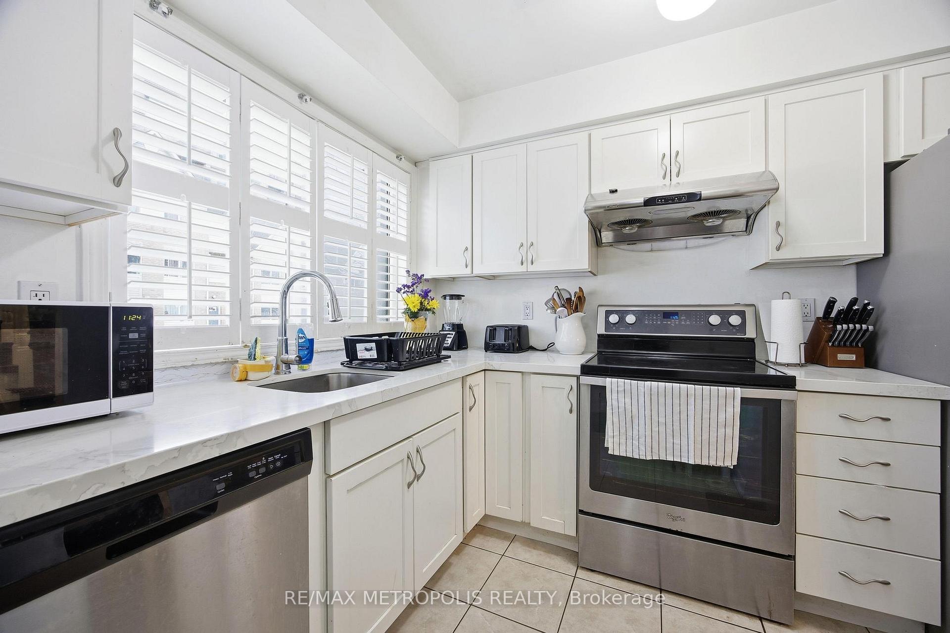 Photo 3 of Unit 40, 21 Replin Road, Toronto, Englemount-Lawrence — HOMEH