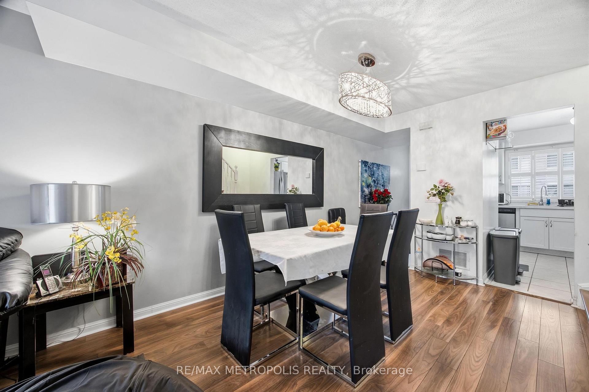 Photo 6 of Unit 40, 21 Replin Road, Toronto, Englemount-Lawrence — HOMEH