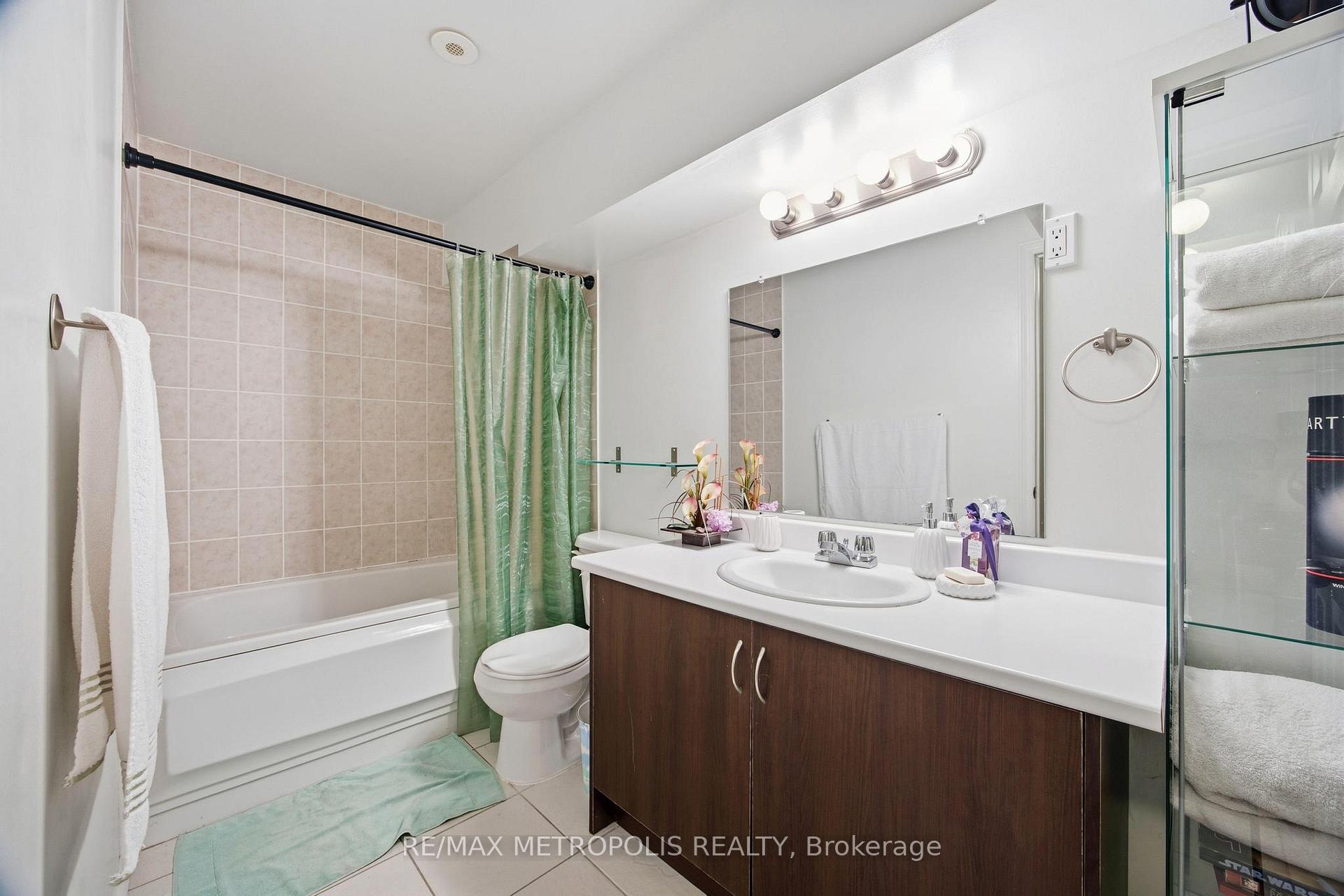 Photo 11 of Unit 40, 21 Replin Road, Toronto, Englemount-Lawrence — HOMEH