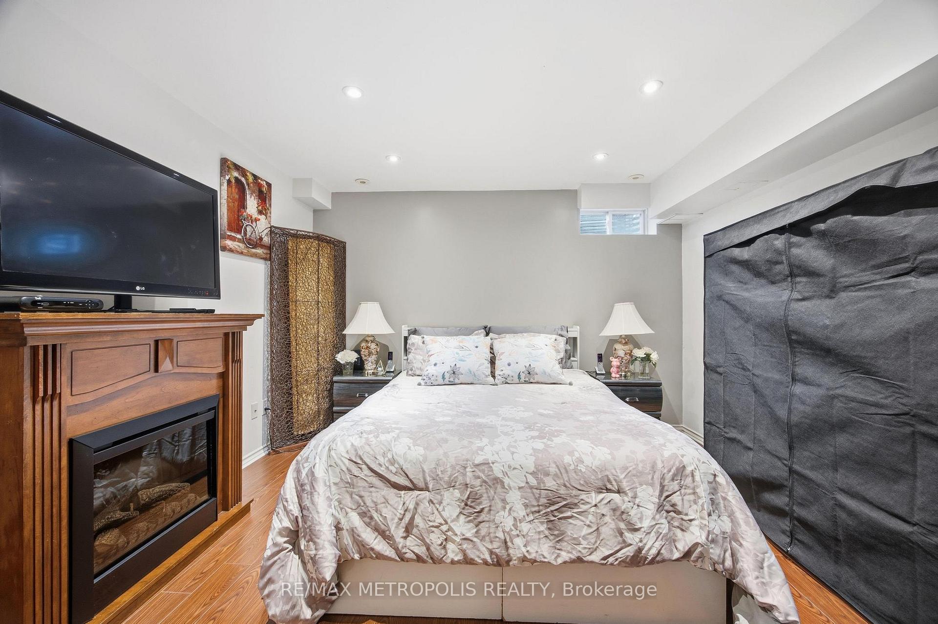 Photo 13 of Unit 40, 21 Replin Road, Toronto, Englemount-Lawrence — HOMEH