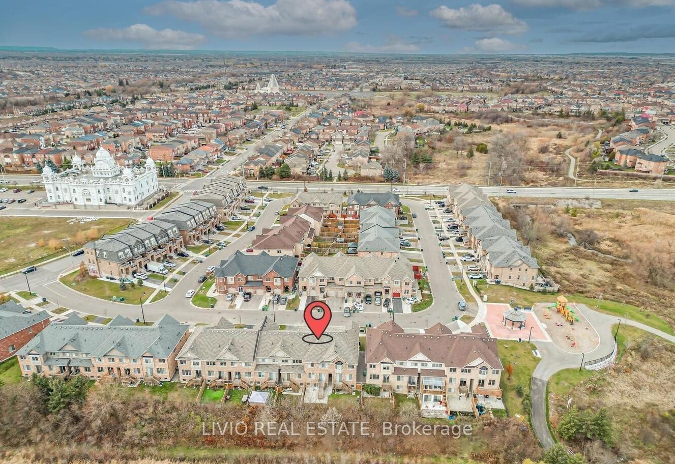 Photo 4 of 34 Davenfield Circle, Brampton, Bram East — HOMEH