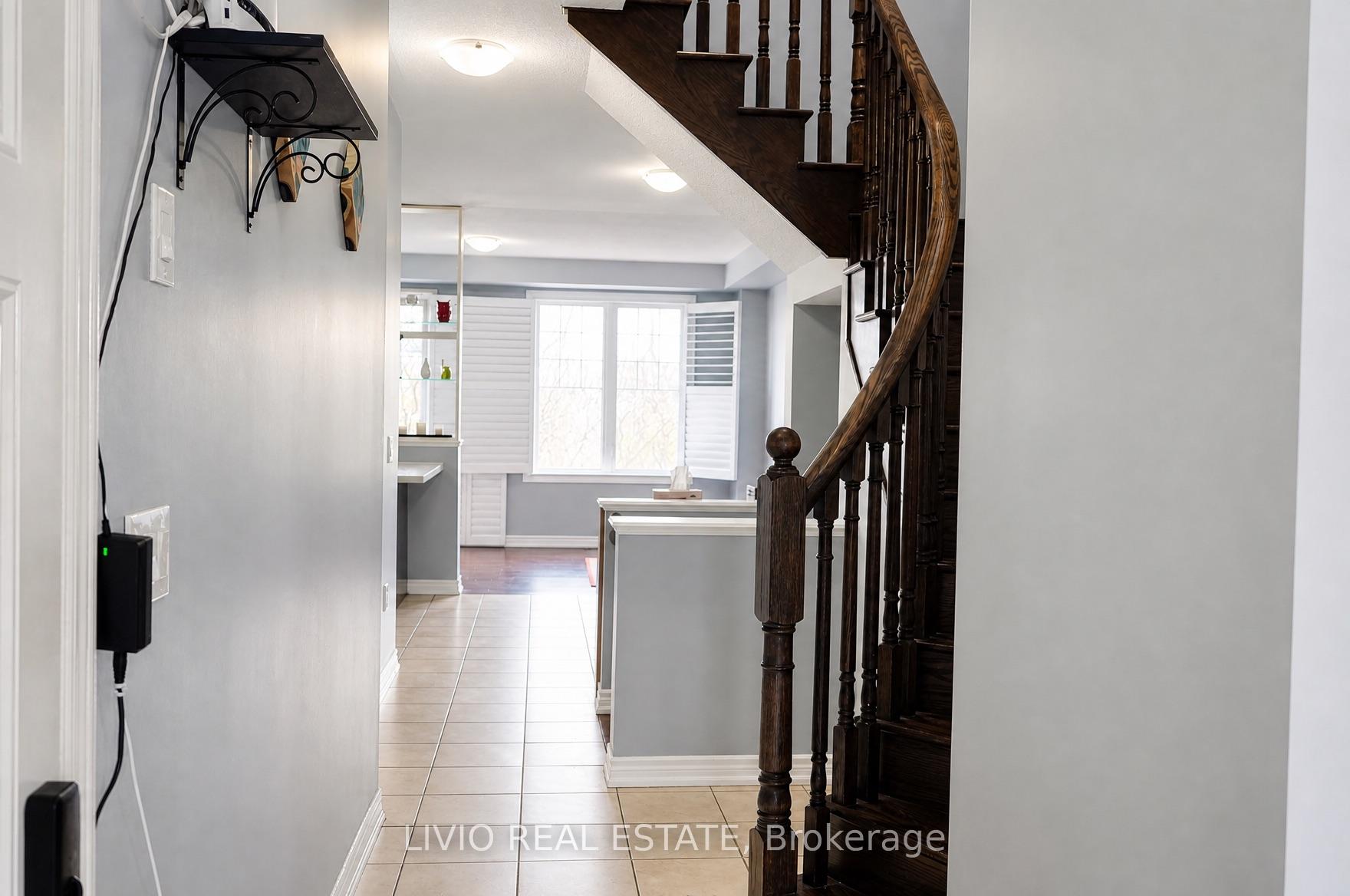 Photo 10 of 34 Davenfield Circle, Brampton, Bram East — HOMEH