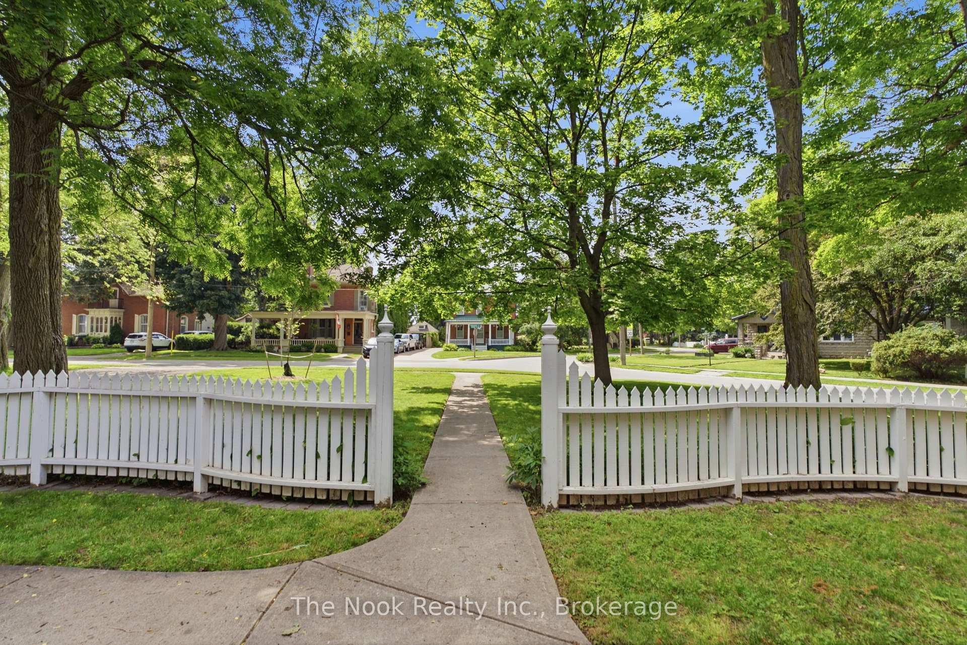 Photo 5 of 73 Temperance Street, Clarington, Bowmanville — HOMEH