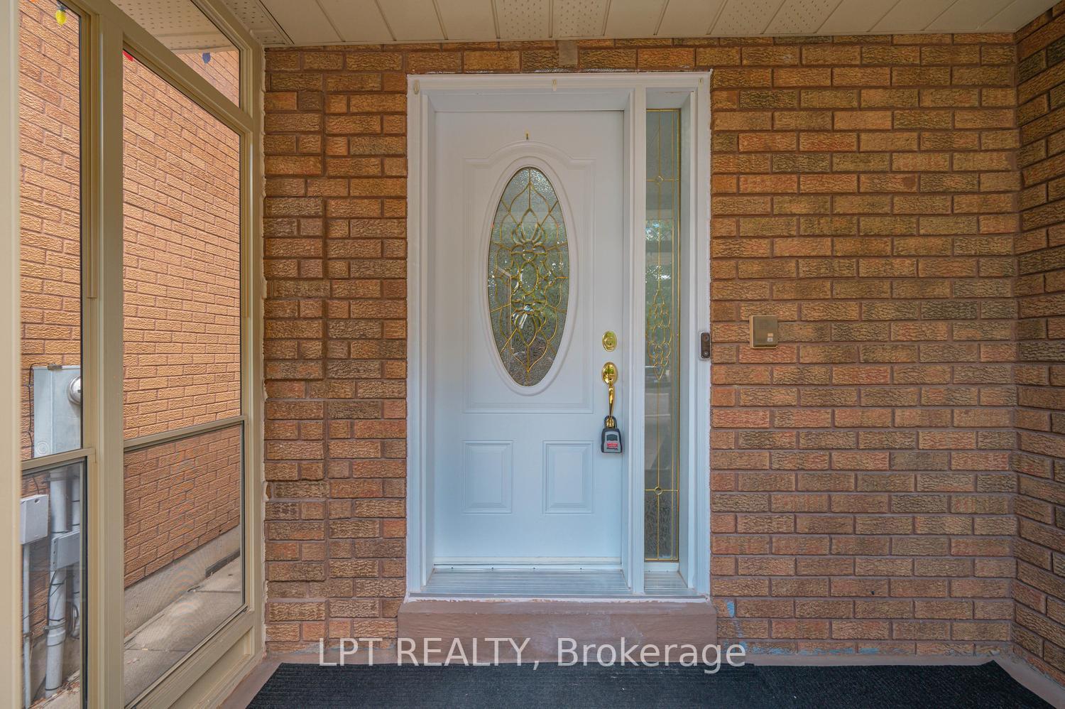 Photo 5 of 82 Michigan Avenue, Brampton, Fletcher's Creek South — HOMEH