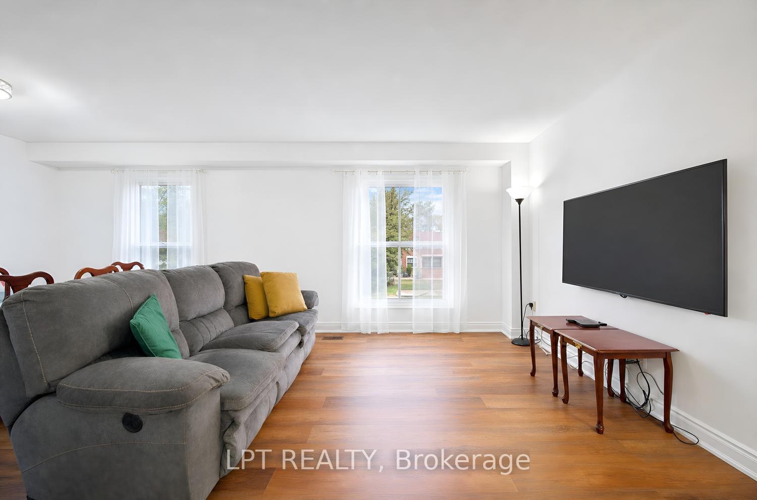 Photo 10 of 82 Michigan Avenue, Brampton, Fletcher's Creek South — HOMEH