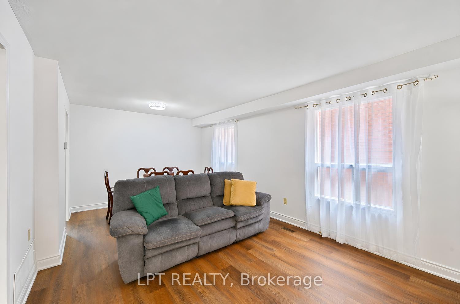 Photo 11 of 82 Michigan Avenue, Brampton, Fletcher's Creek South — HOMEH