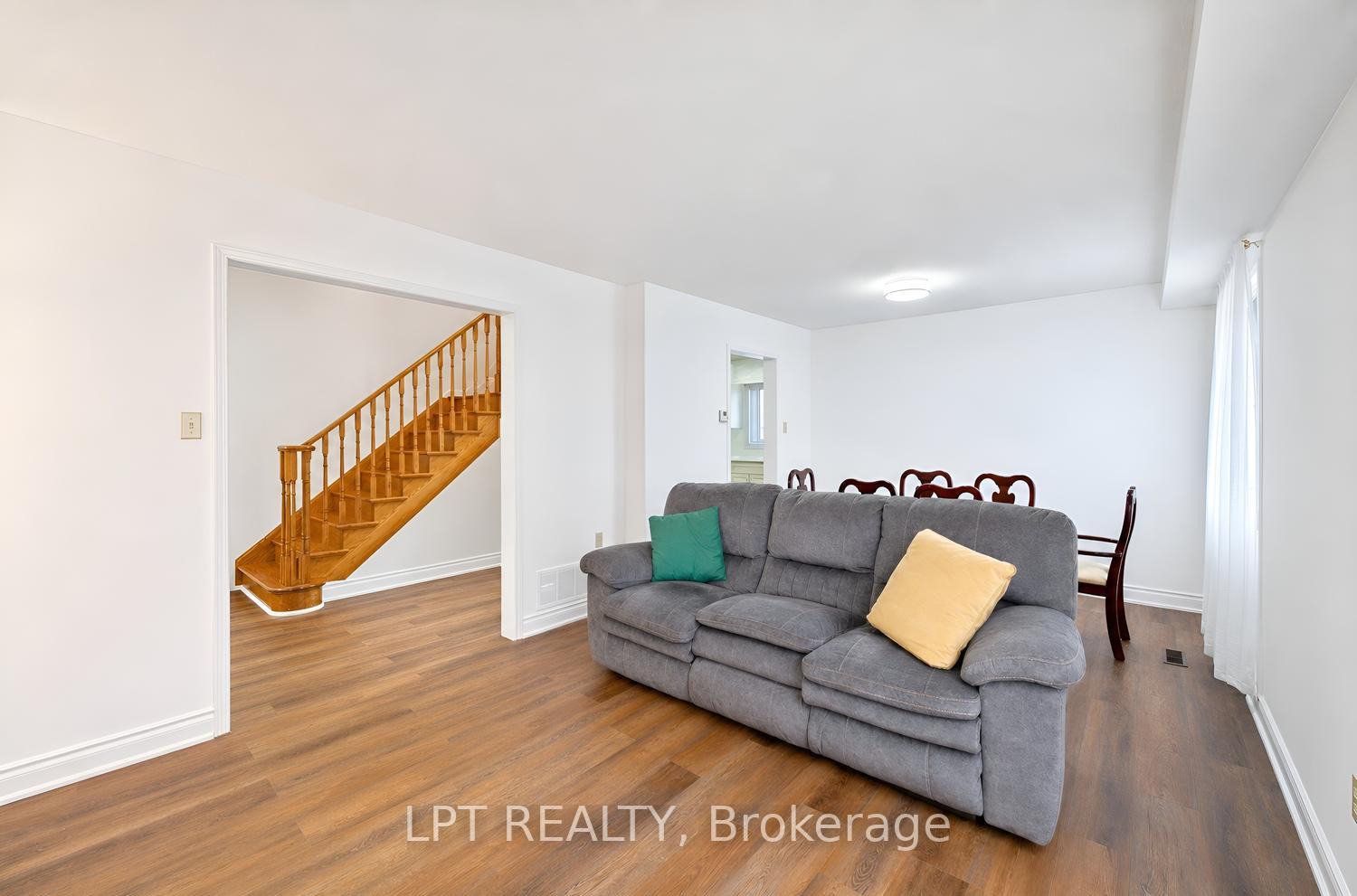 Photo 12 of 82 Michigan Avenue, Brampton, Fletcher's Creek South — HOMEH
