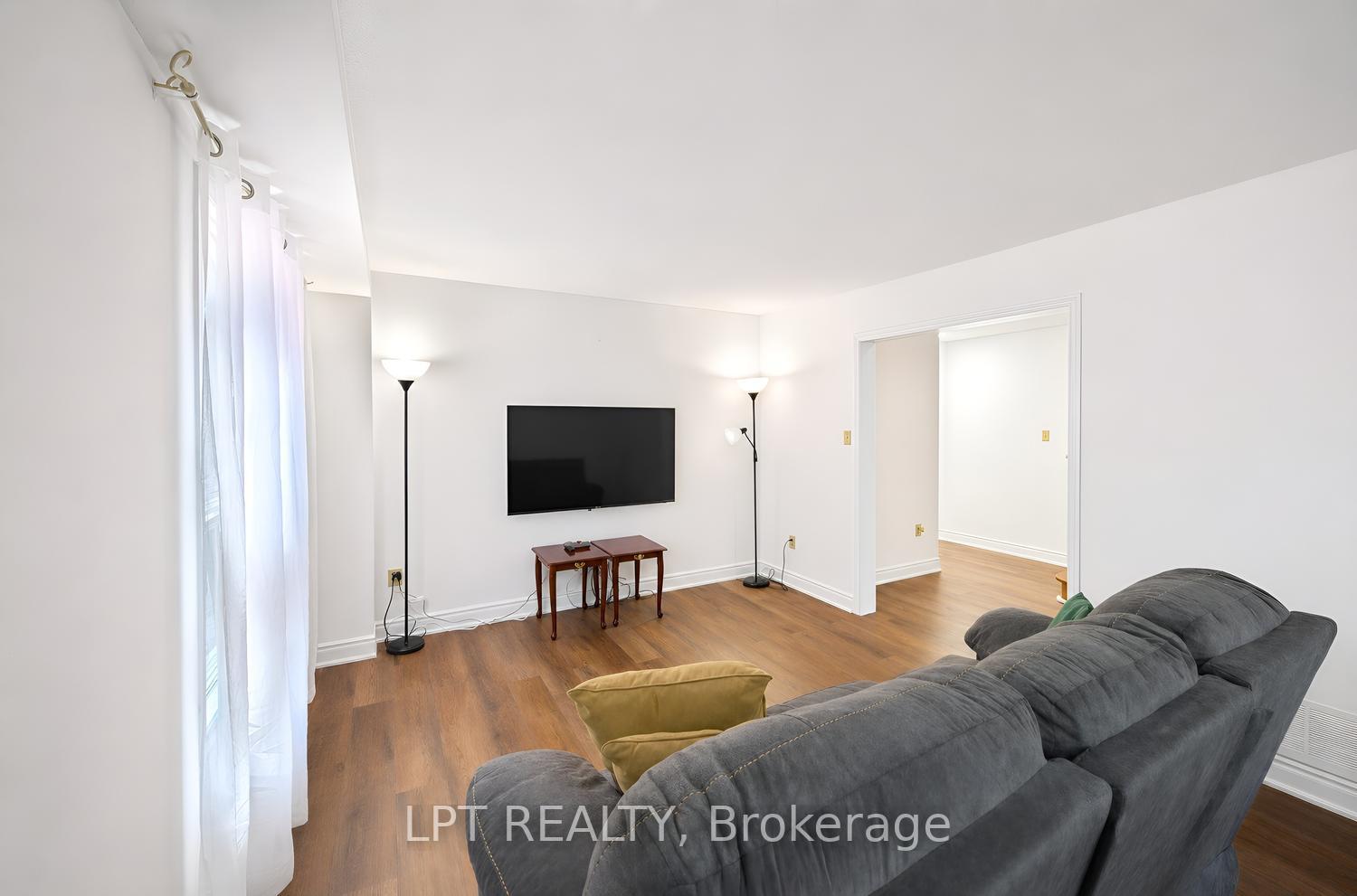 Photo 13 of 82 Michigan Avenue, Brampton, Fletcher's Creek South — HOMEH