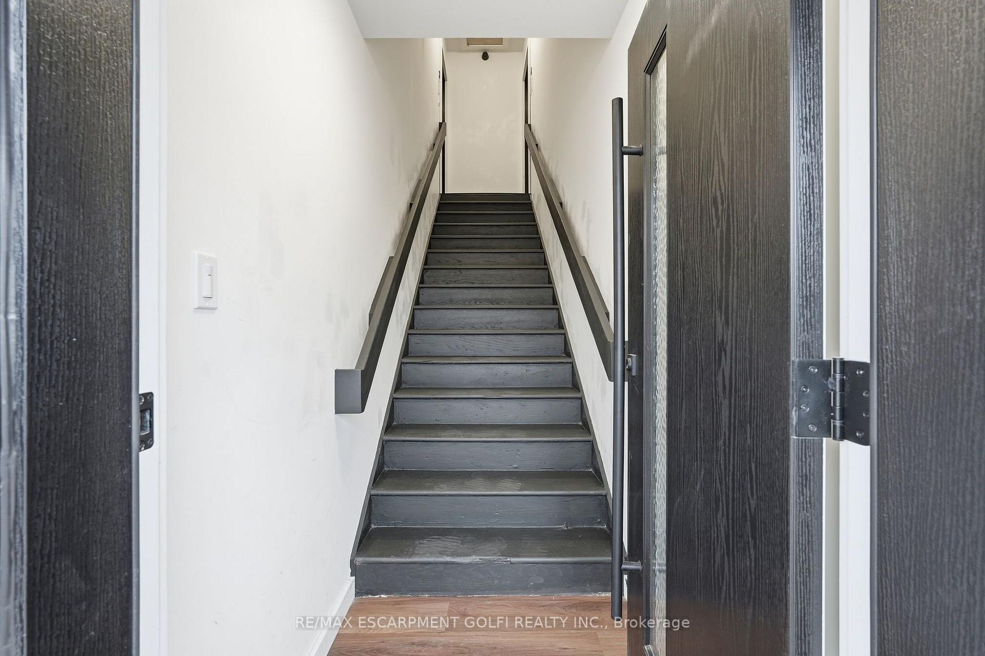 Photo 3 of Unit 3, 4876 Simcoe Street, Niagara Falls, Cherrywood — HOMEH