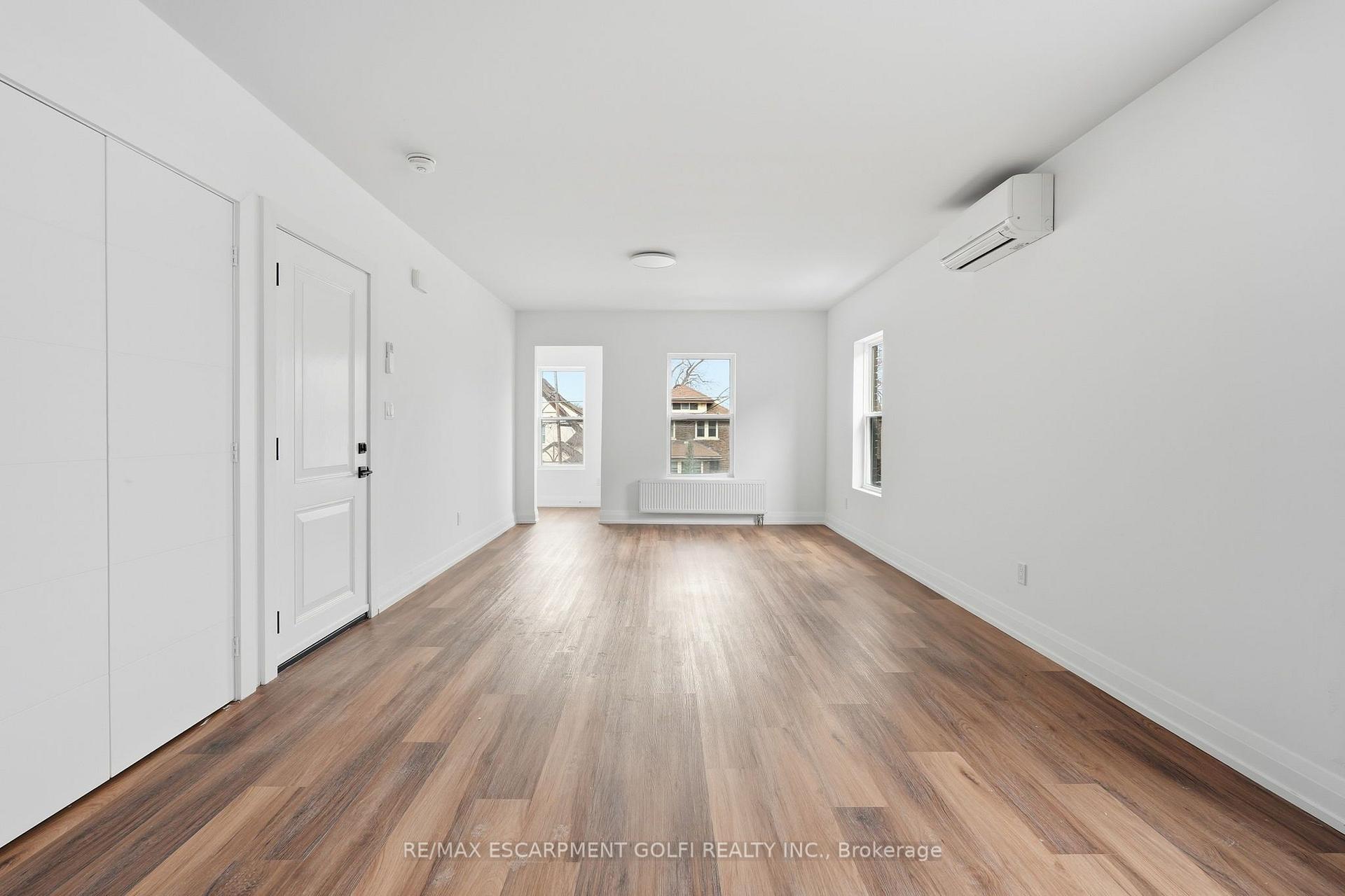 Photo 5 of Unit 3, 4876 Simcoe Street, Niagara Falls, Cherrywood — HOMEH