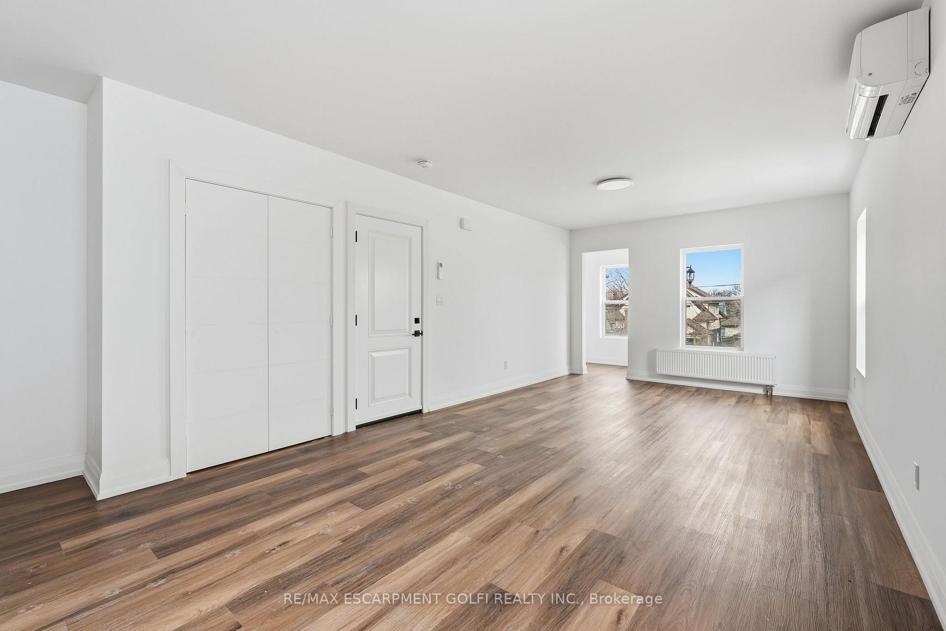 Photo 6 of Unit 3, 4876 Simcoe Street, Niagara Falls, Cherrywood — HOMEH