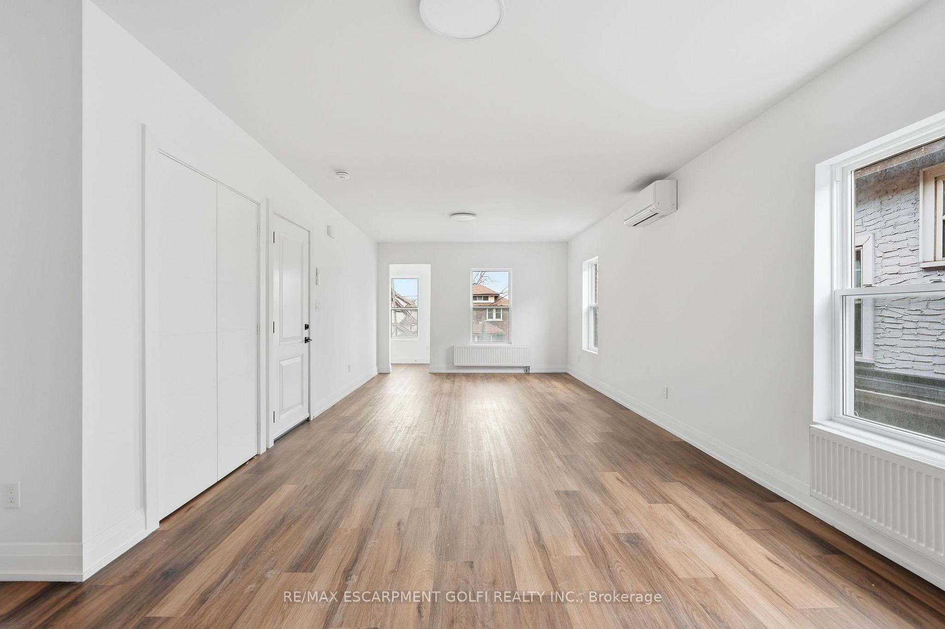 Photo 11 of Unit 3, 4876 Simcoe Street, Niagara Falls, Cherrywood — HOMEH