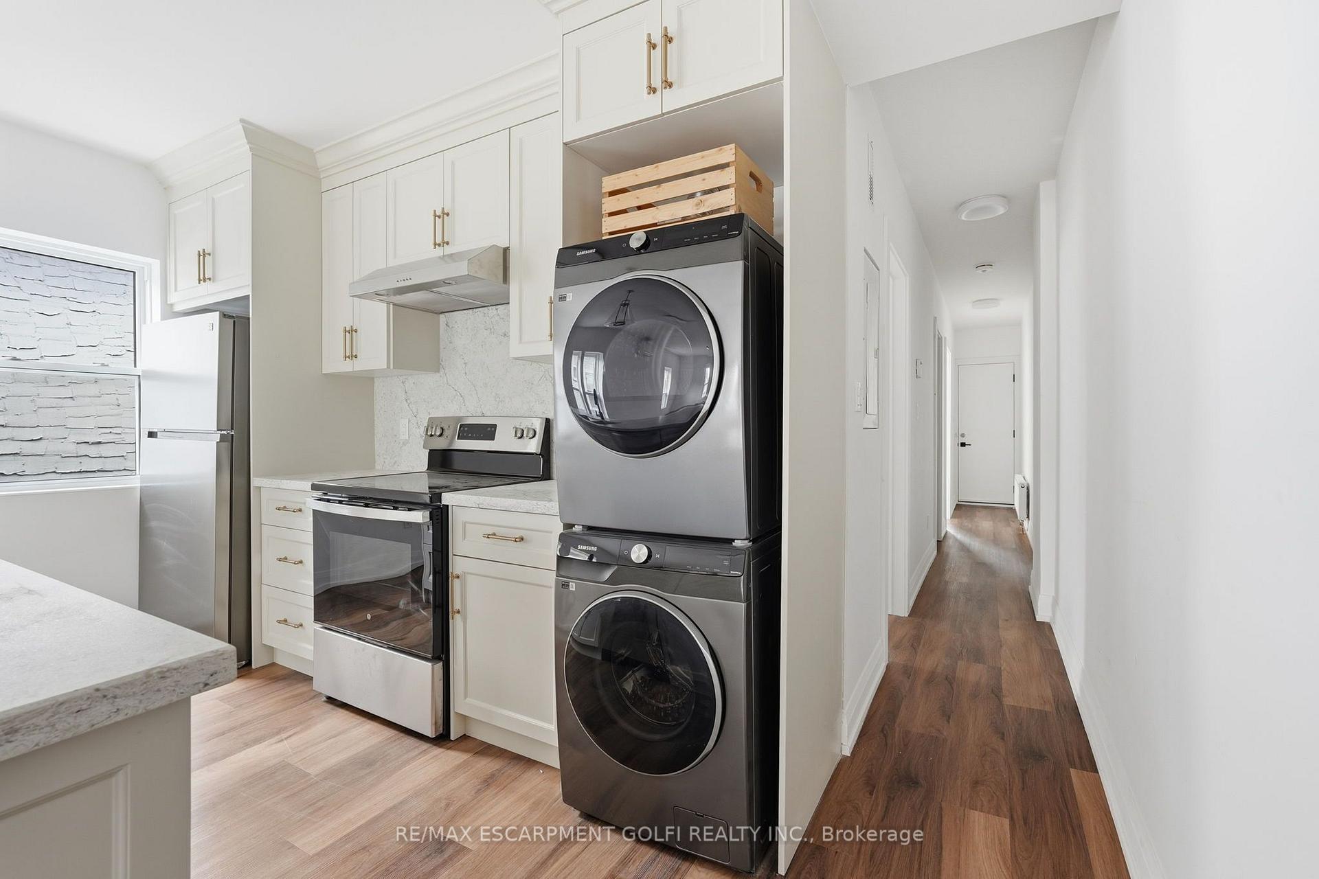 Photo 12 of Unit 3, 4876 Simcoe Street, Niagara Falls, Cherrywood — HOMEH