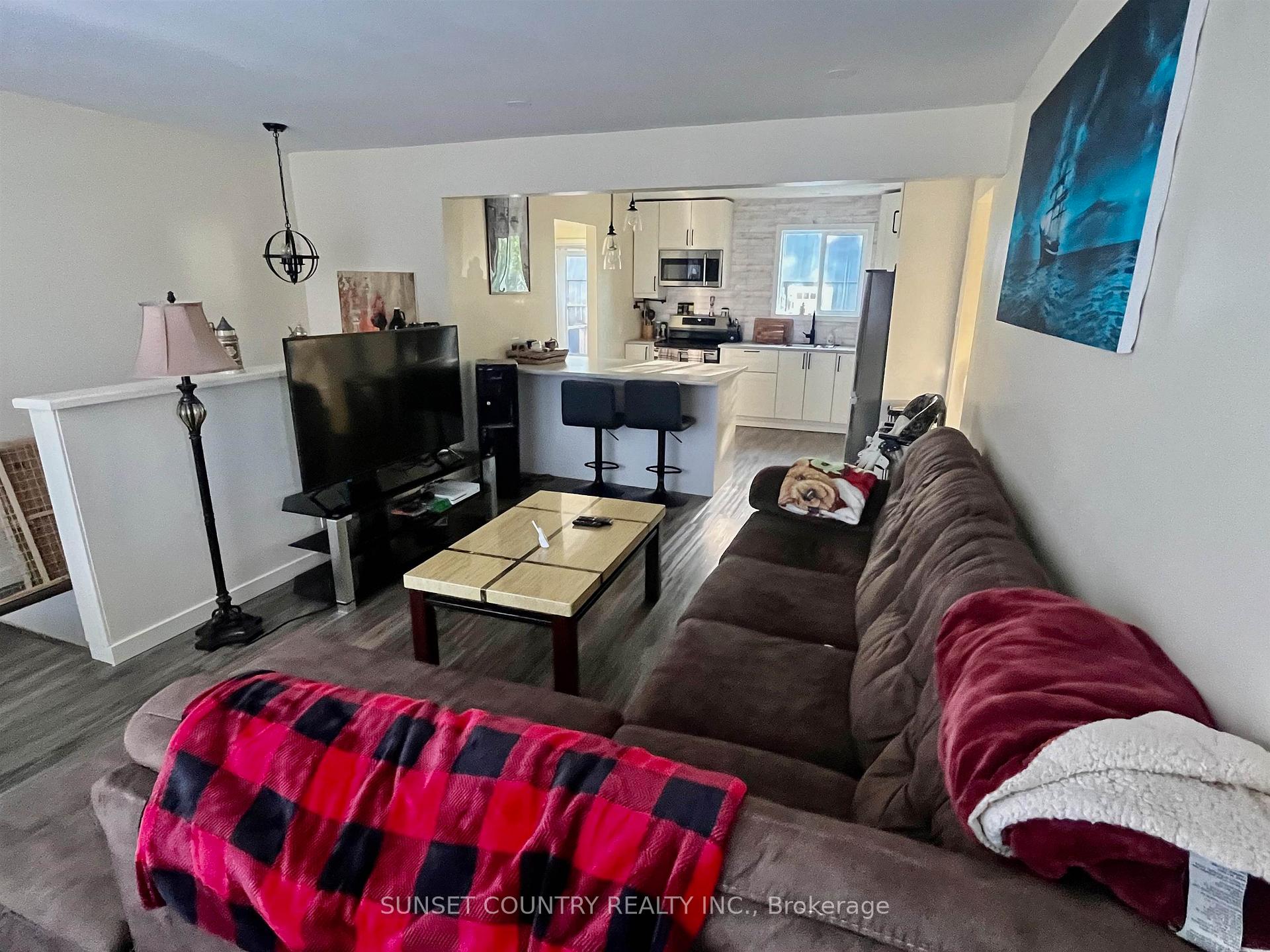 Photo 3 of 246 Florence Street, Dryden, Hillcrest — HOMEH