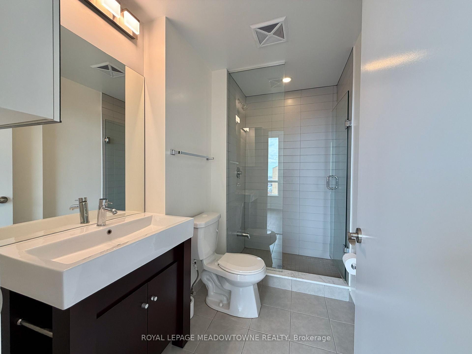Photo 8 of Unit 1601, 840 Queens Plate Drive, Etobicoke, West Humber-Clairville — HOMEH