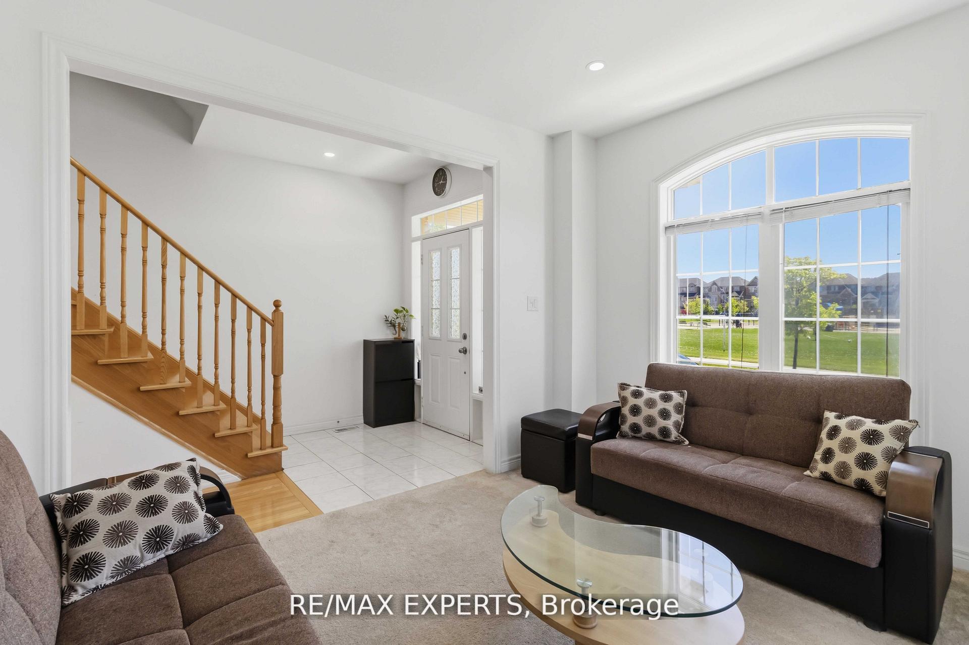 Photo 8 of 245 Isaac Devins Boulevard, North York, Humberlea-Pelmo Park — HOMEH