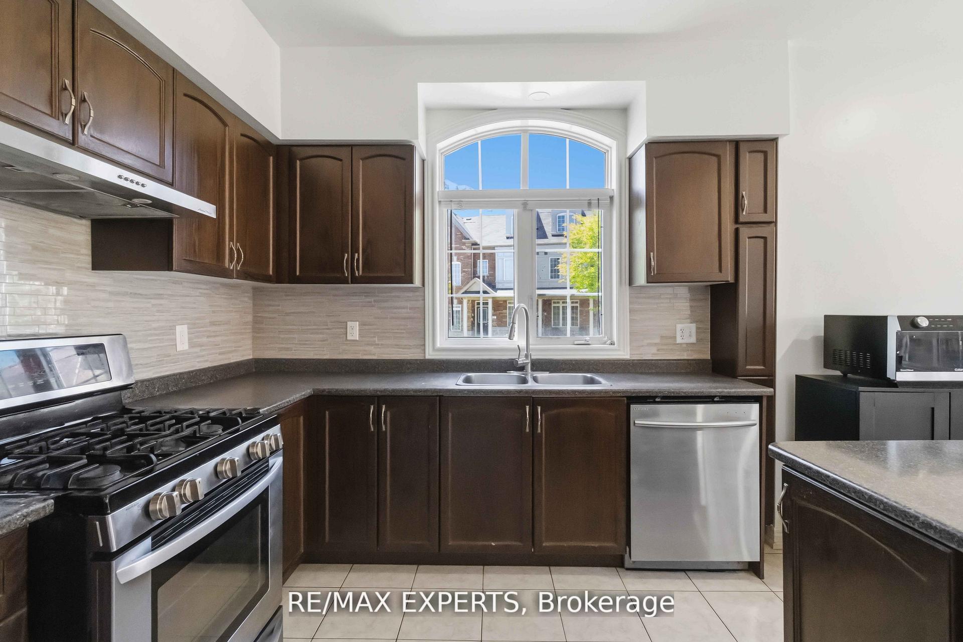 Photo 11 of 245 Isaac Devins Boulevard, North York, Humberlea-Pelmo Park — HOMEH
