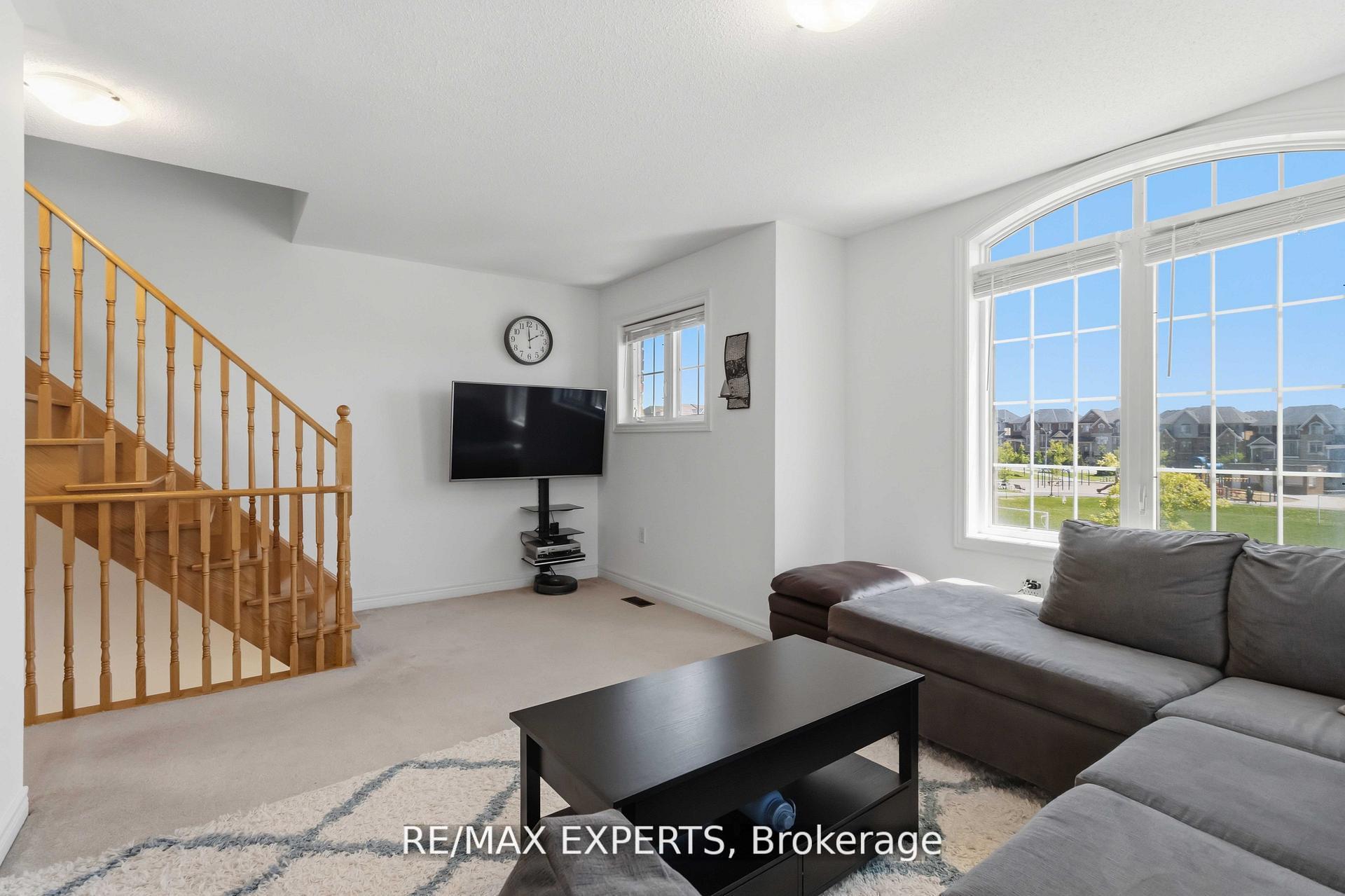 Photo 17 of 245 Isaac Devins Boulevard, North York, Humberlea-Pelmo Park — HOMEH
