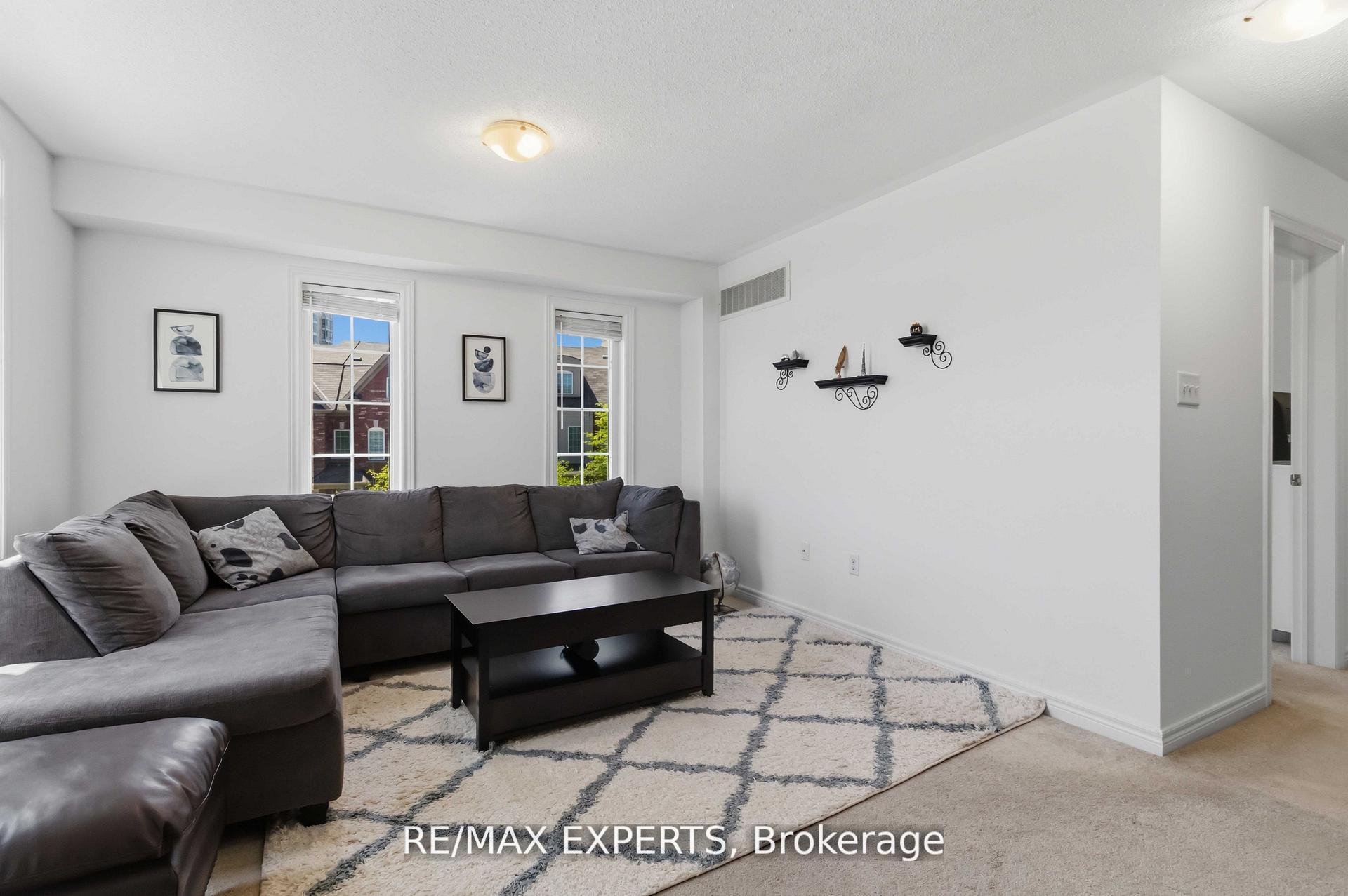 Photo 19 of 245 Isaac Devins Boulevard, North York, Humberlea-Pelmo Park — HOMEH