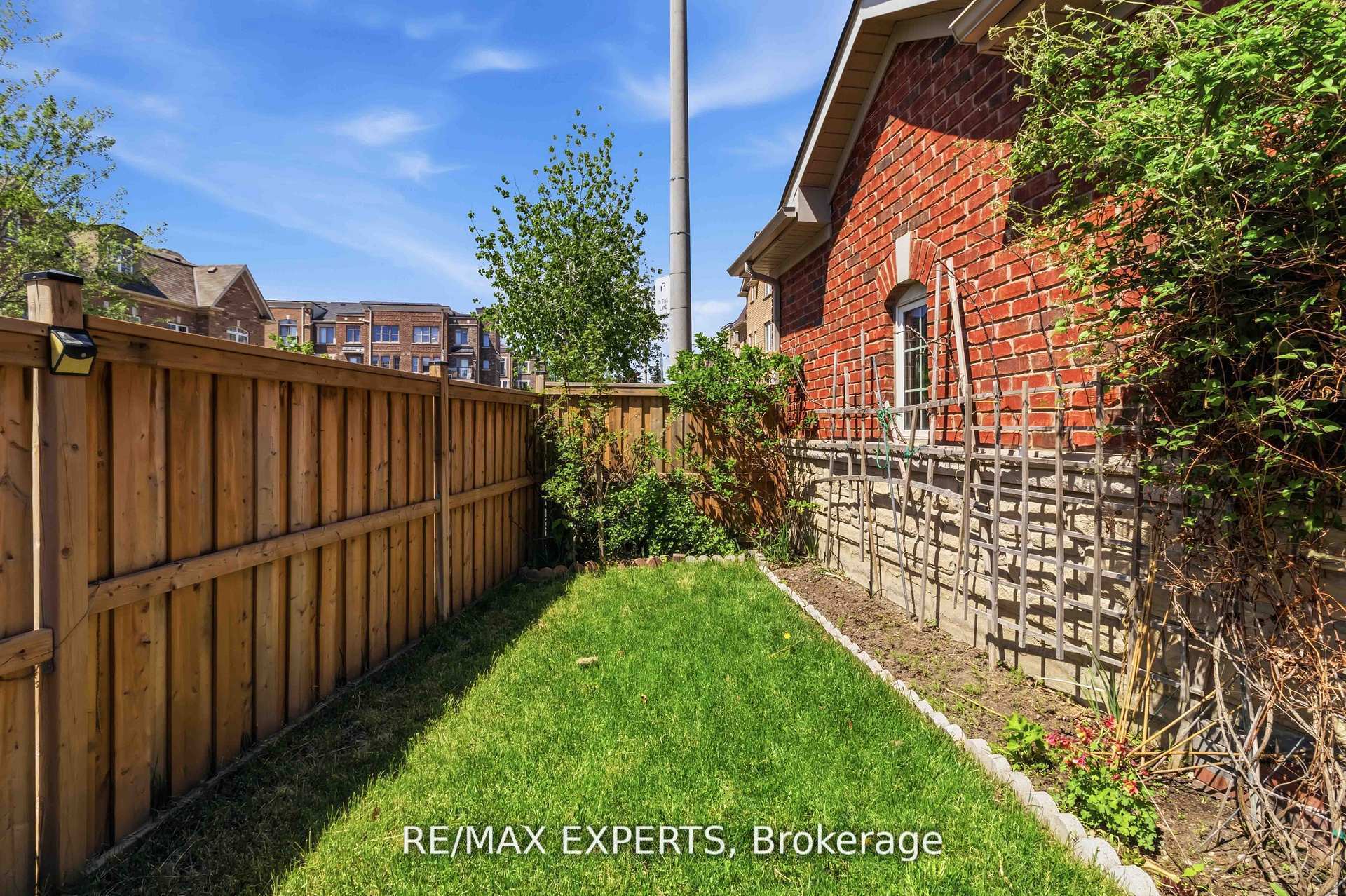 Photo 38 of 245 Isaac Devins Boulevard, North York, Humberlea-Pelmo Park — HOMEH
