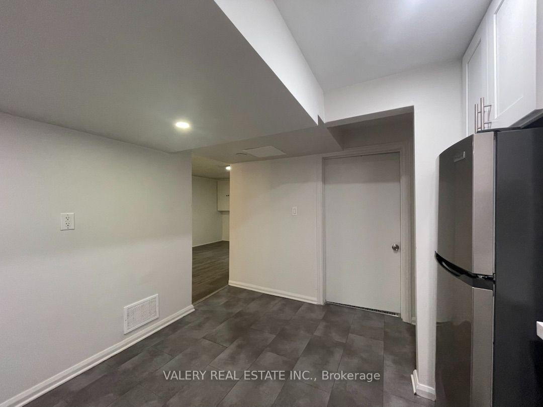Photo 2 of Unit 2, 3 Bondhead Place, Etobicoke, Thistletown-Beaumonde Heights — HOMEH