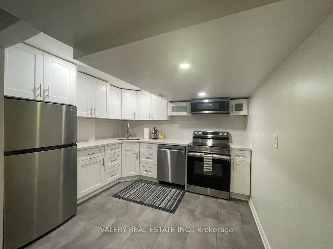 Photo 3 of Unit 2, 3 Bondhead Place, Etobicoke, Thistletown-Beaumonde Heights — HOMEH