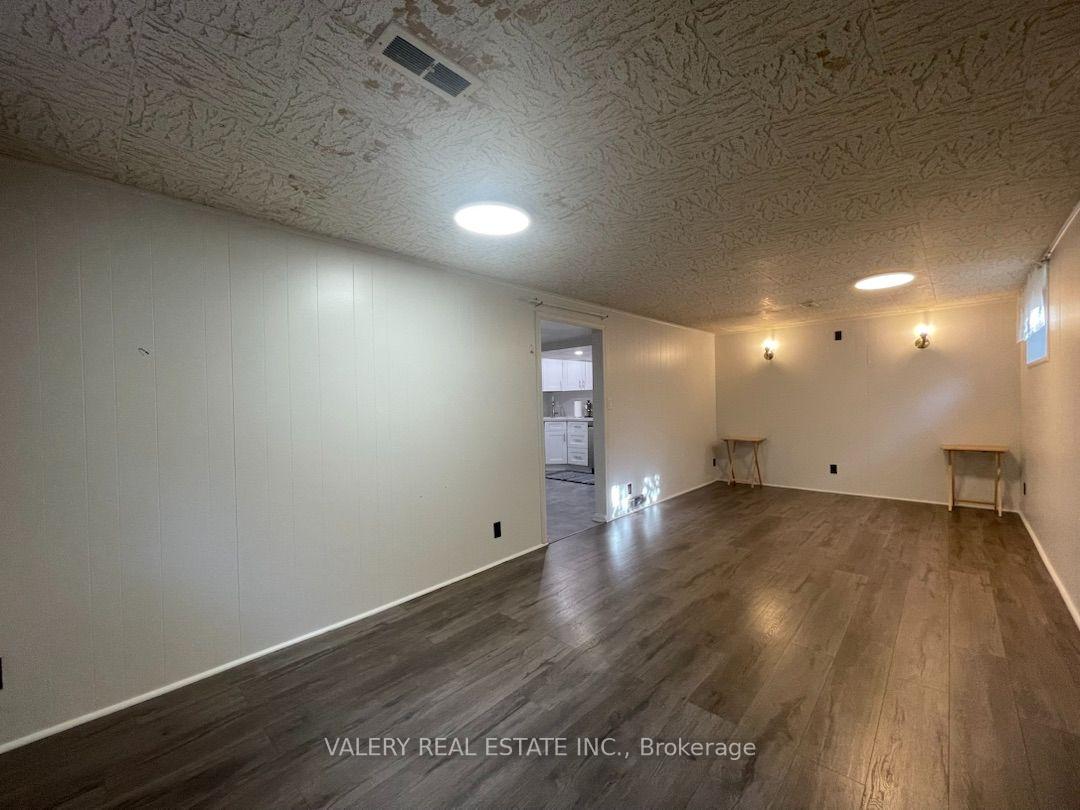 Photo 4 of Unit 2, 3 Bondhead Place, Etobicoke, Thistletown-Beaumonde Heights — HOMEH
