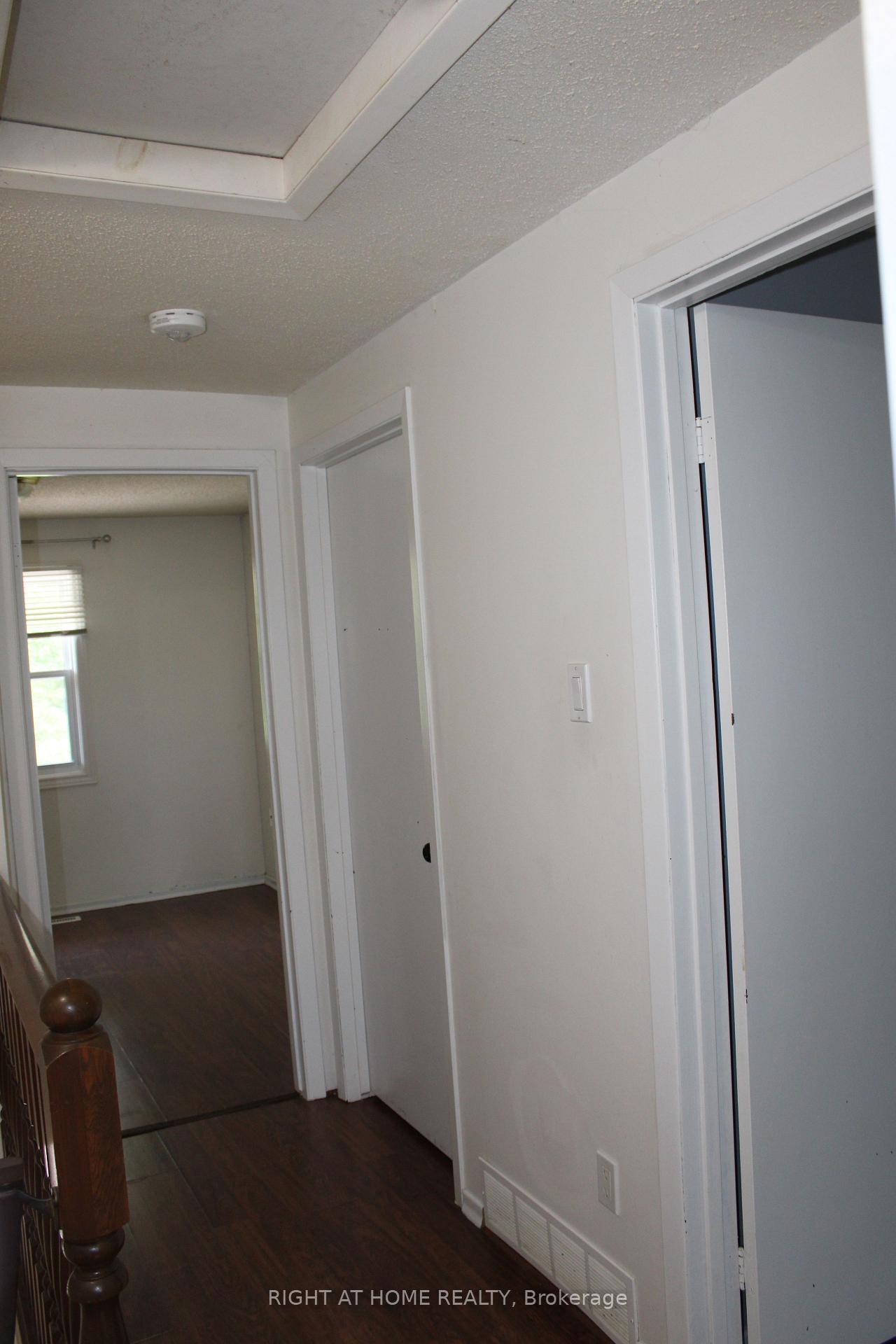 Photo 6 of 168 Golfdale Crescent, London, South Q — HOMEH