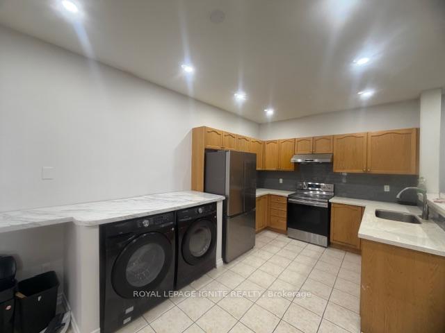 Photo 3 of Unit Main, 110 Pantomine Boulevard, Brampton, Bram West — HOMEH