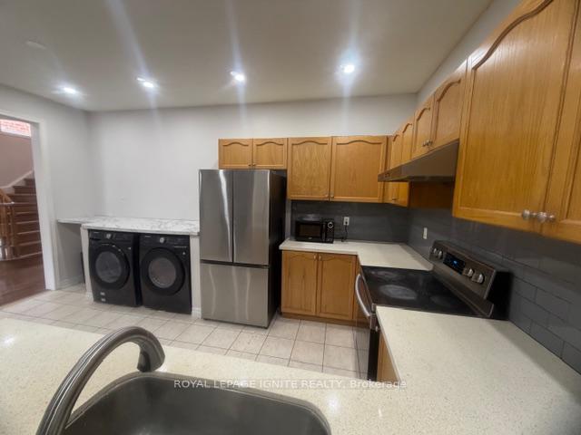 Photo 4 of Unit Main, 110 Pantomine Boulevard, Brampton, Bram West — HOMEH