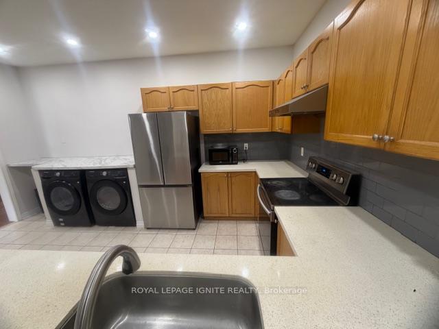Photo 5 of Unit Main, 110 Pantomine Boulevard, Brampton, Bram West — HOMEH