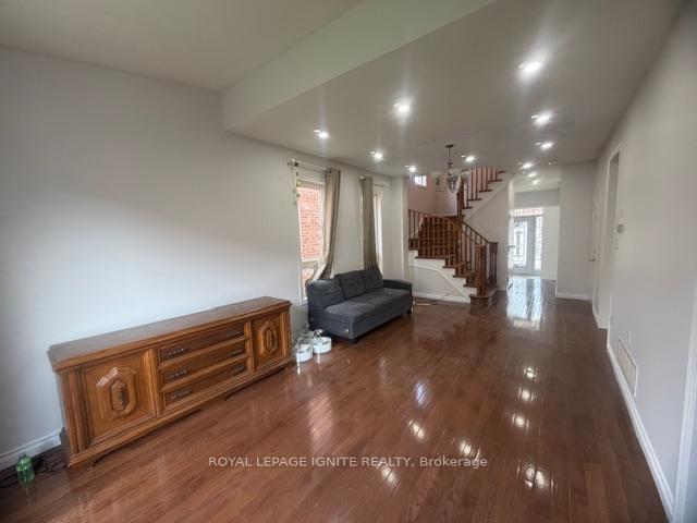 Photo 7 of Unit Main, 110 Pantomine Boulevard, Brampton, Bram West — HOMEH