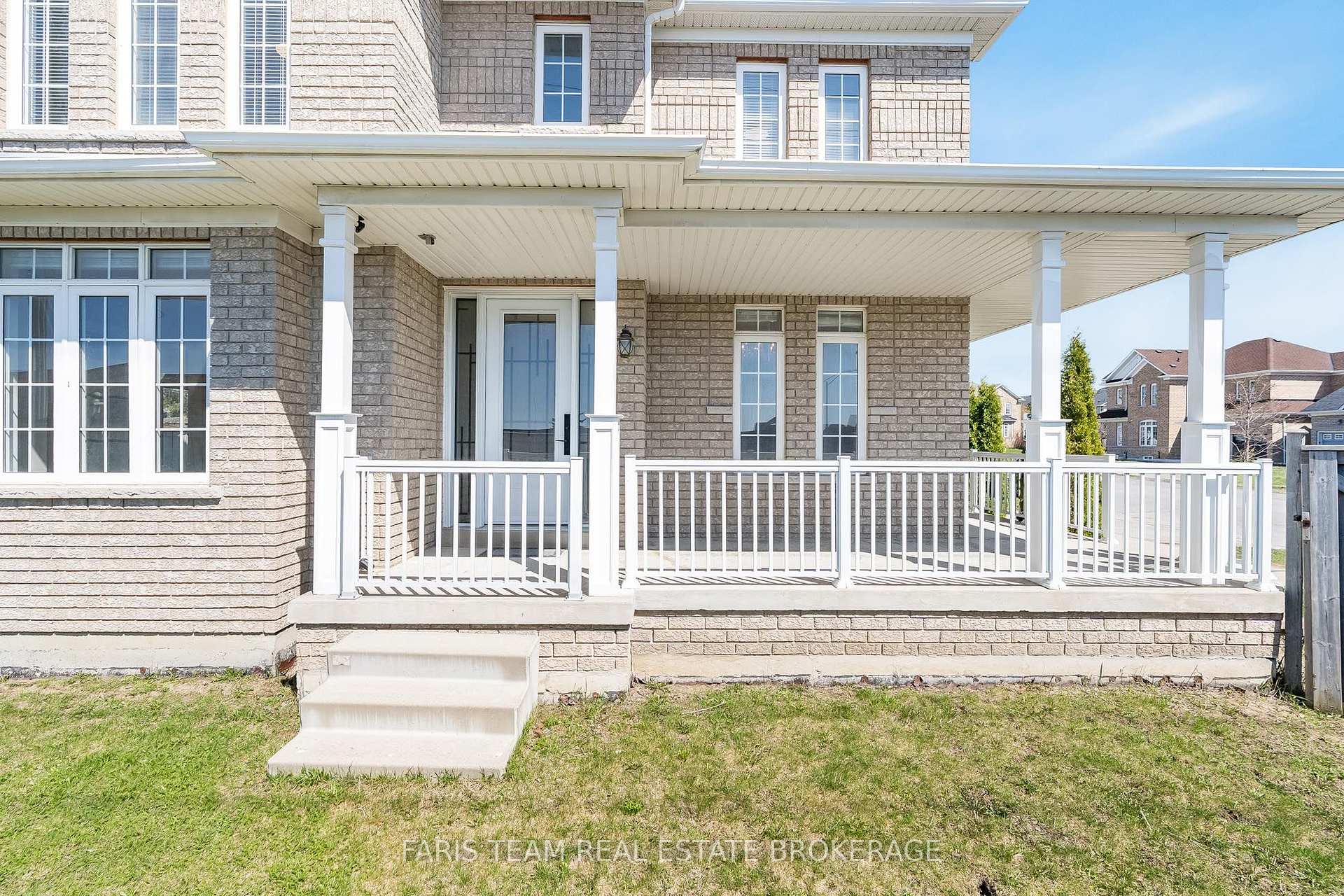 Photo 5 of 135 Prince William Way, Barrie, Innis-Shore — HOMEH
