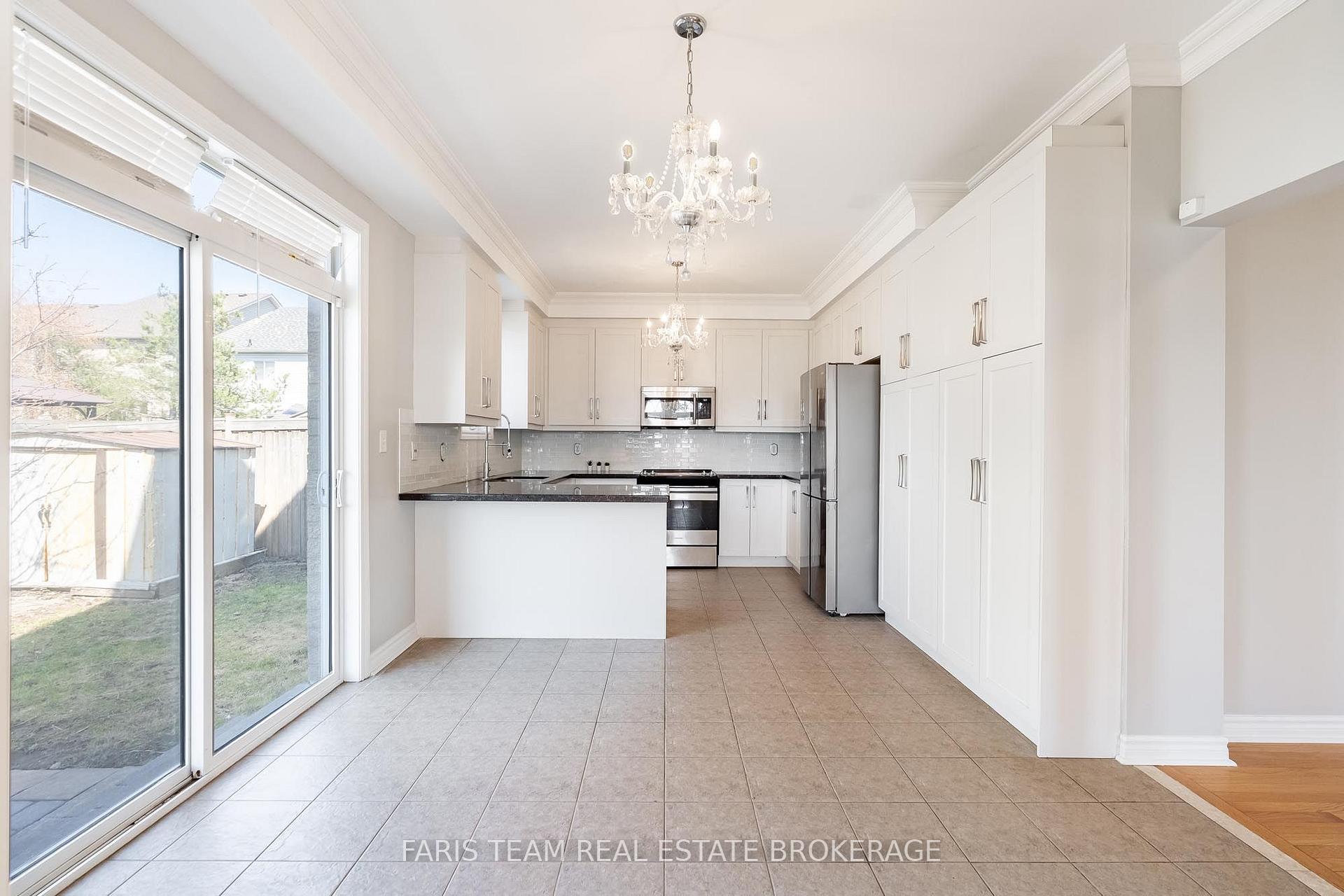 Photo 6 of 135 Prince William Way, Barrie, Innis-Shore — HOMEH