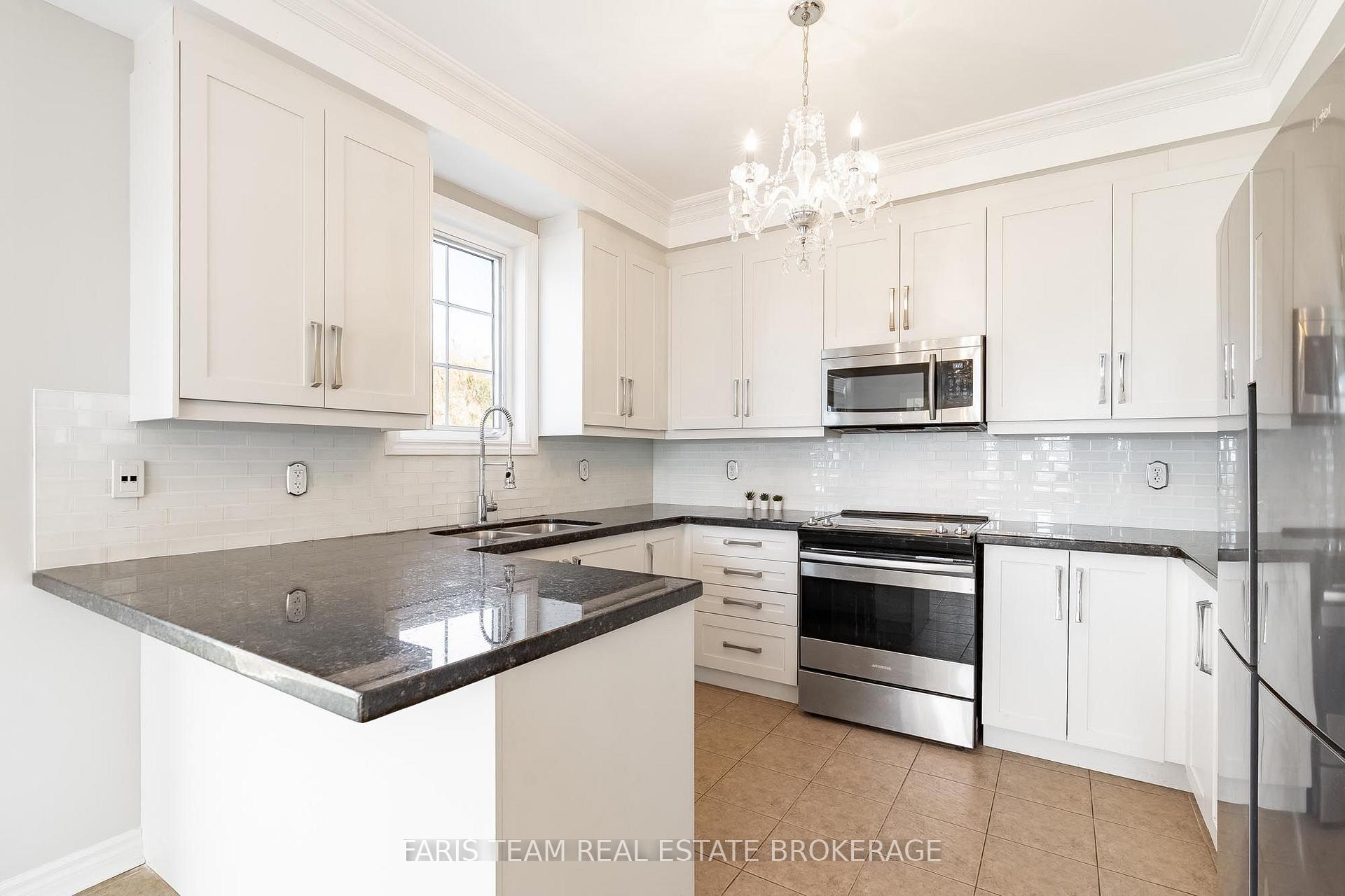 Photo 7 of 135 Prince William Way, Barrie, Innis-Shore — HOMEH