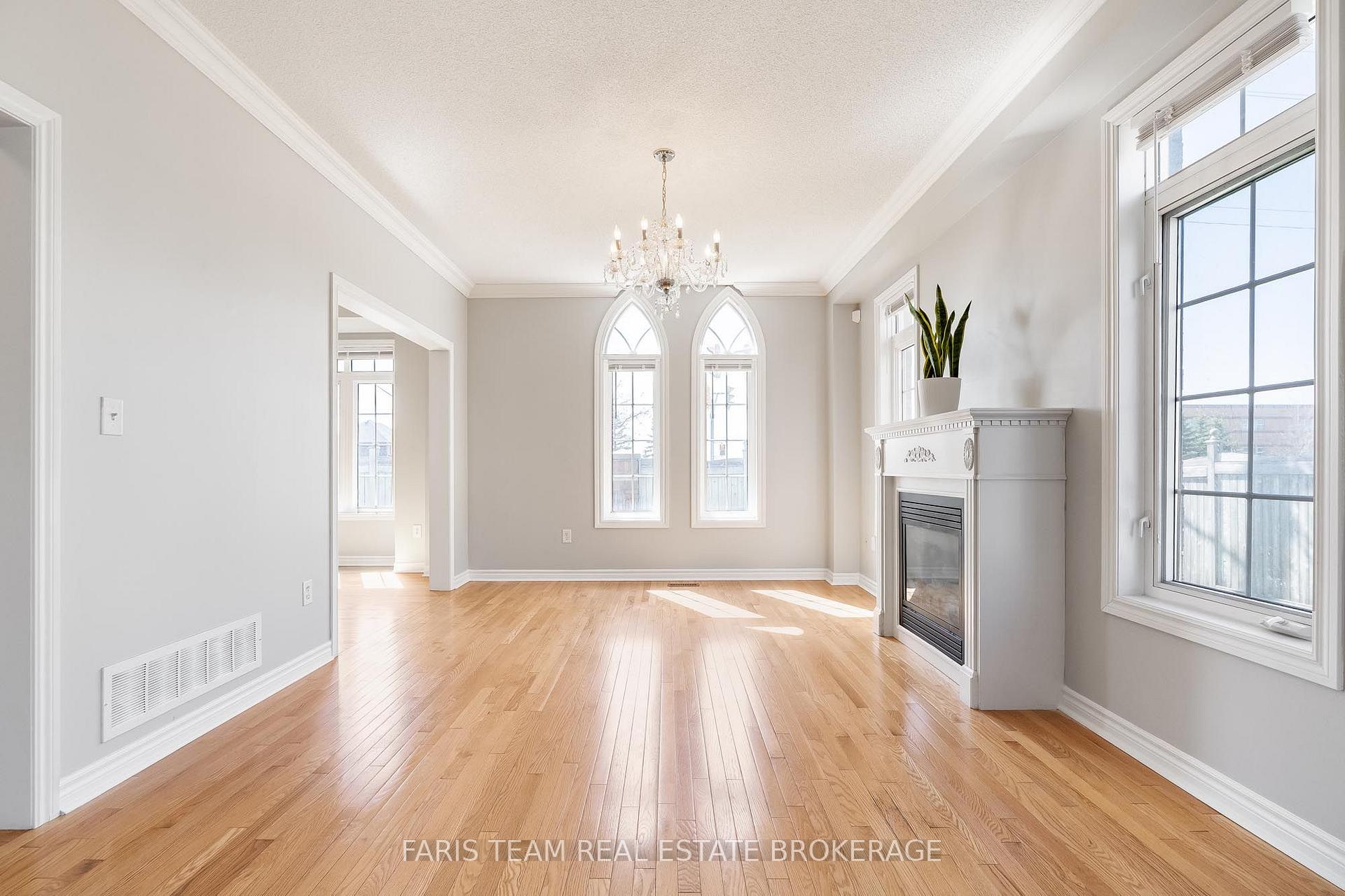 Photo 18 of 135 Prince William Way, Barrie, Innis-Shore — HOMEH