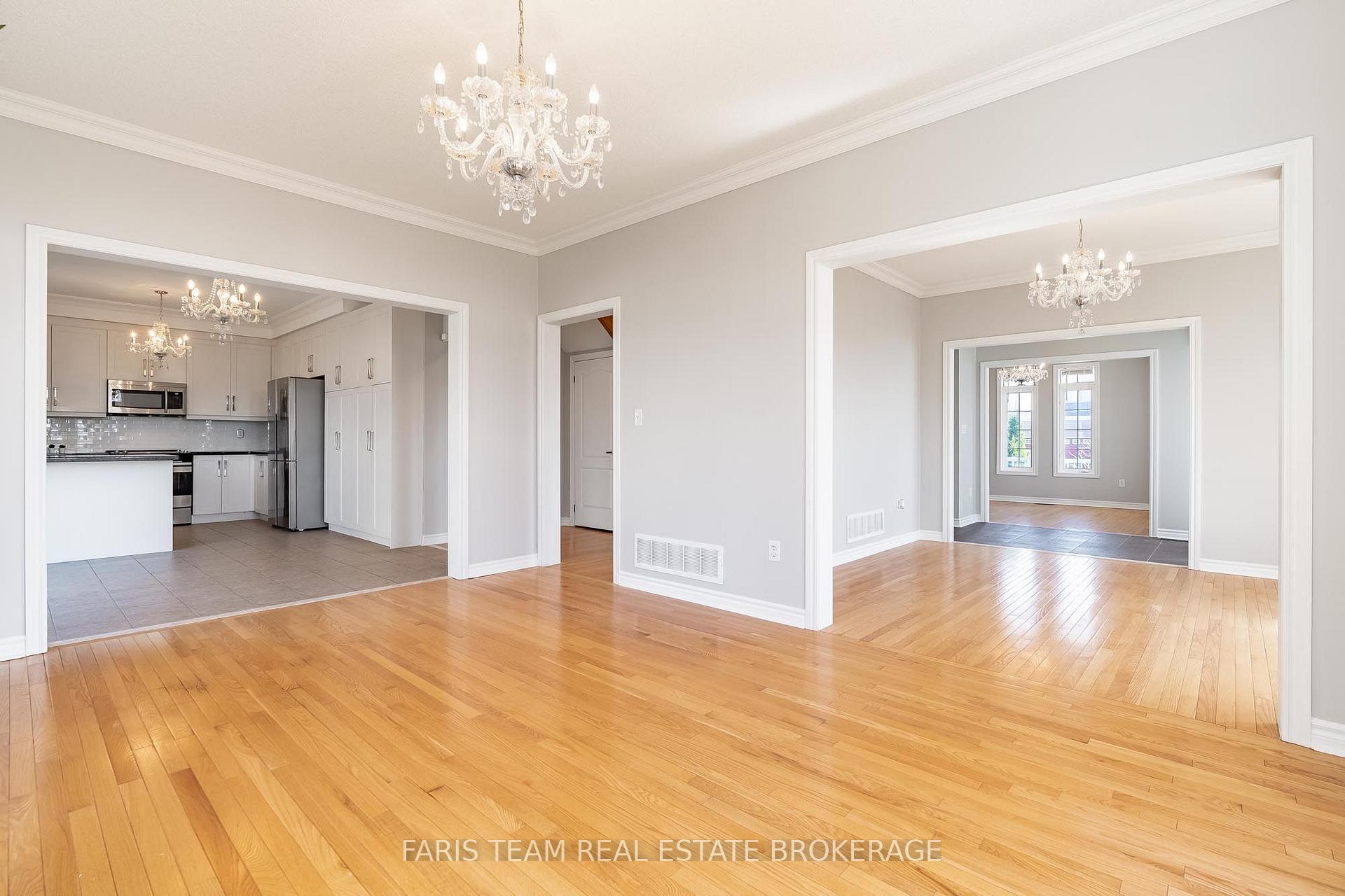 Photo 19 of 135 Prince William Way, Barrie, Innis-Shore — HOMEH