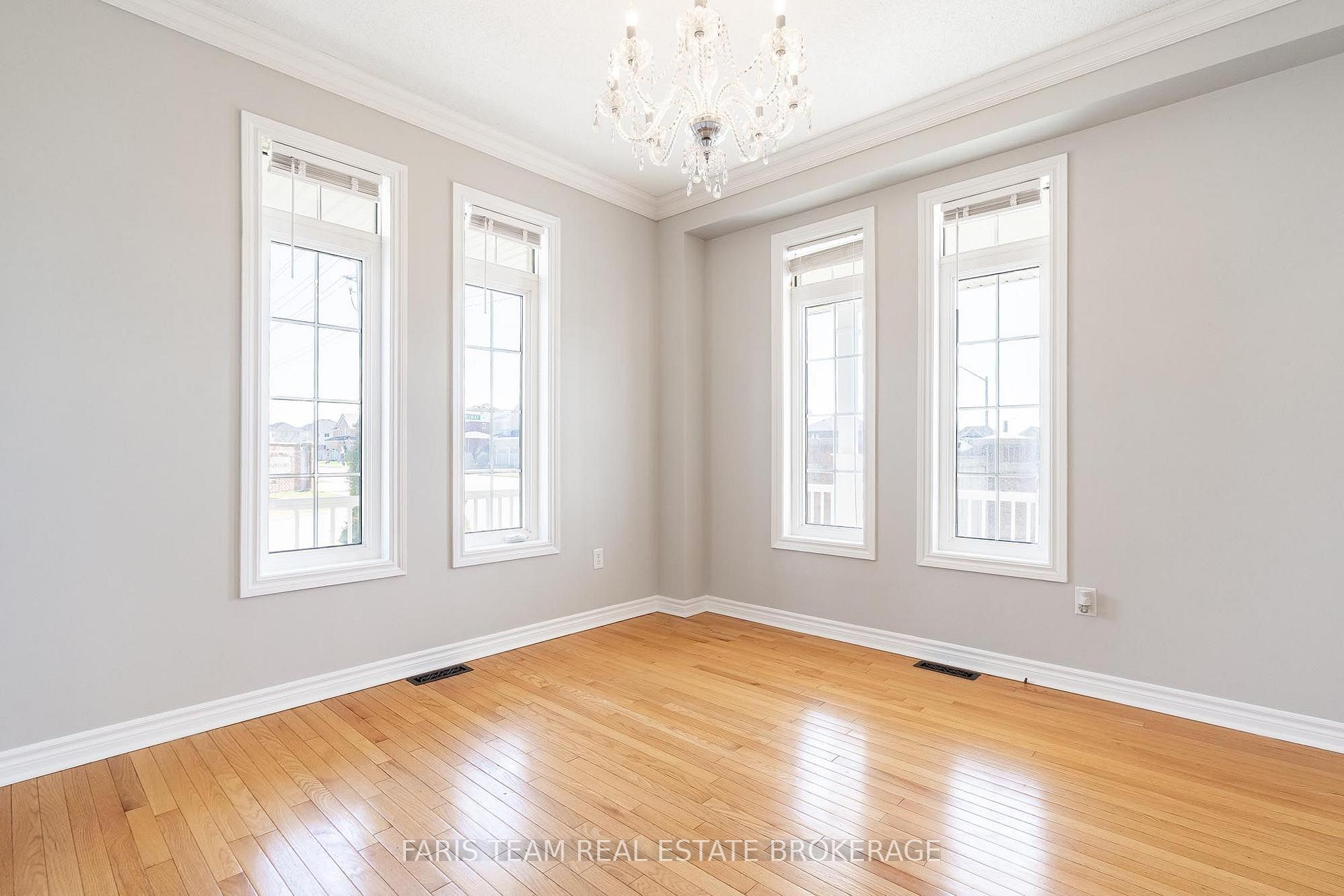 Photo 21 of 135 Prince William Way, Barrie, Innis-Shore — HOMEH