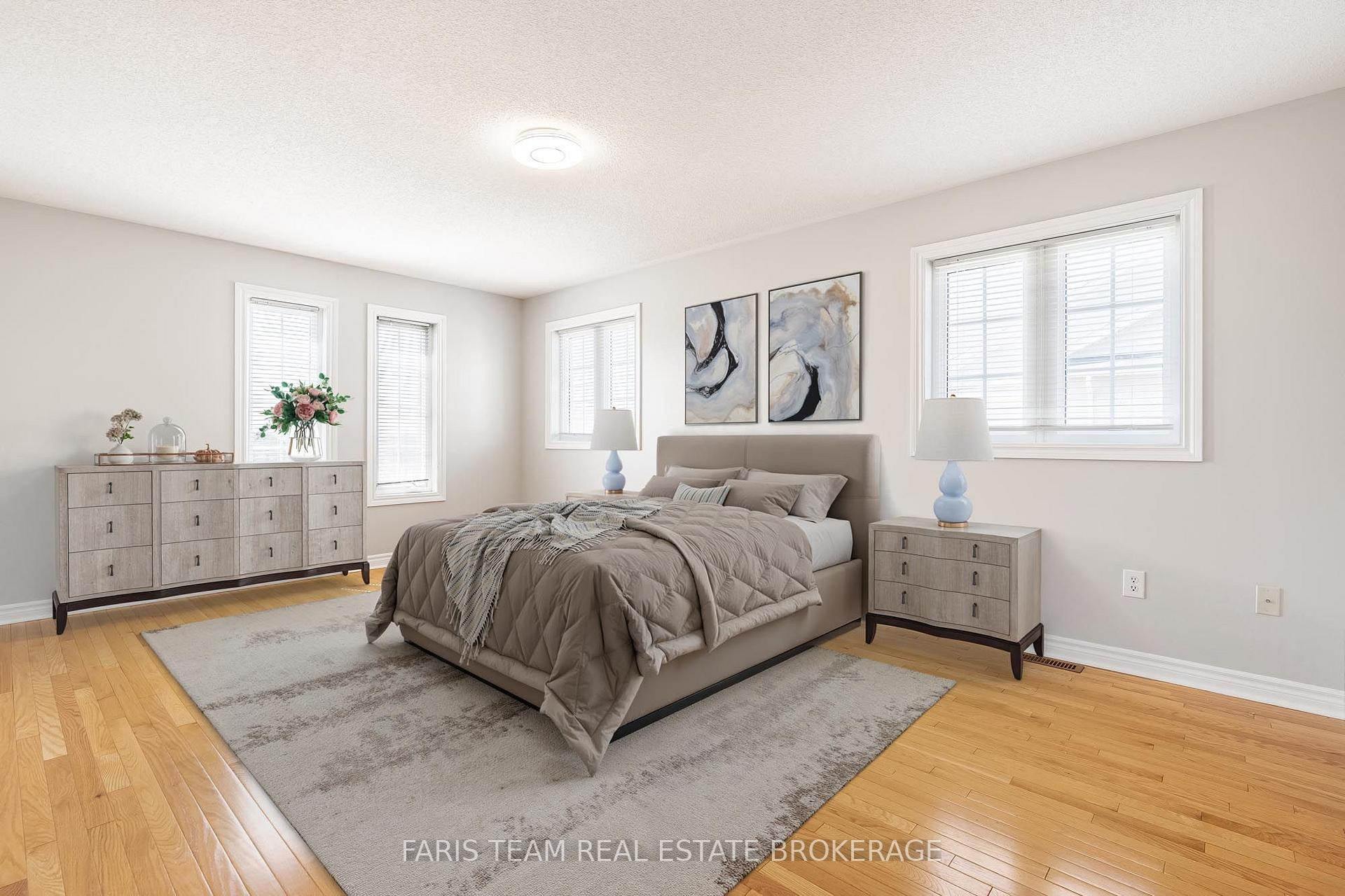 Photo 25 of 135 Prince William Way, Barrie, Innis-Shore — HOMEH