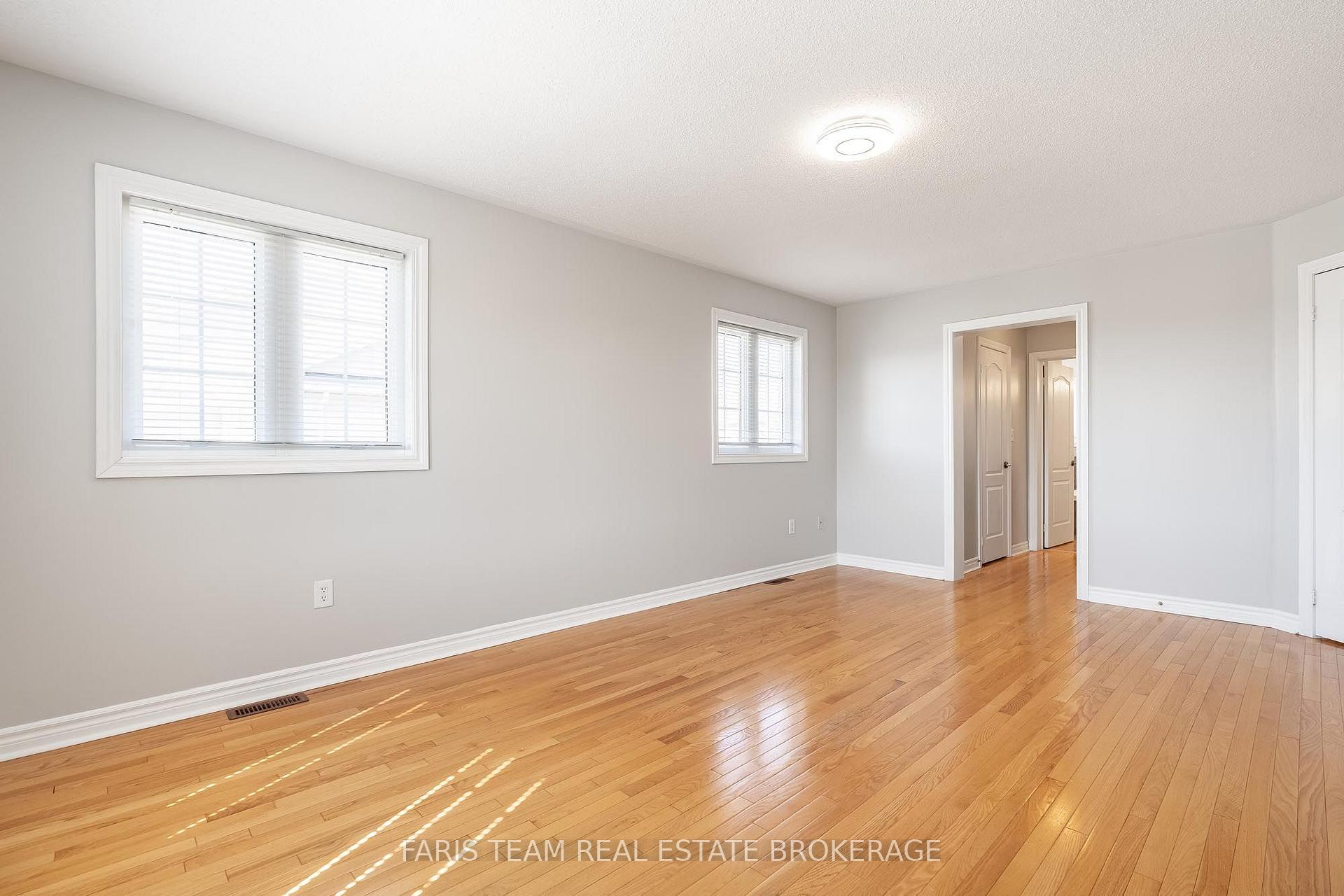Photo 26 of 135 Prince William Way, Barrie, Innis-Shore — HOMEH
