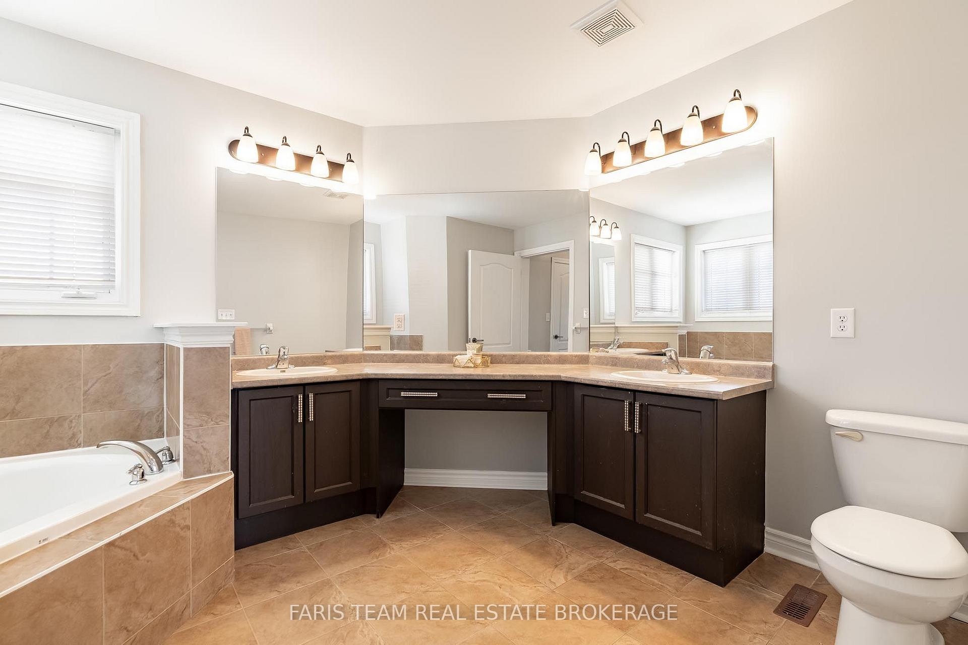 Photo 29 of 135 Prince William Way, Barrie, Innis-Shore — HOMEH