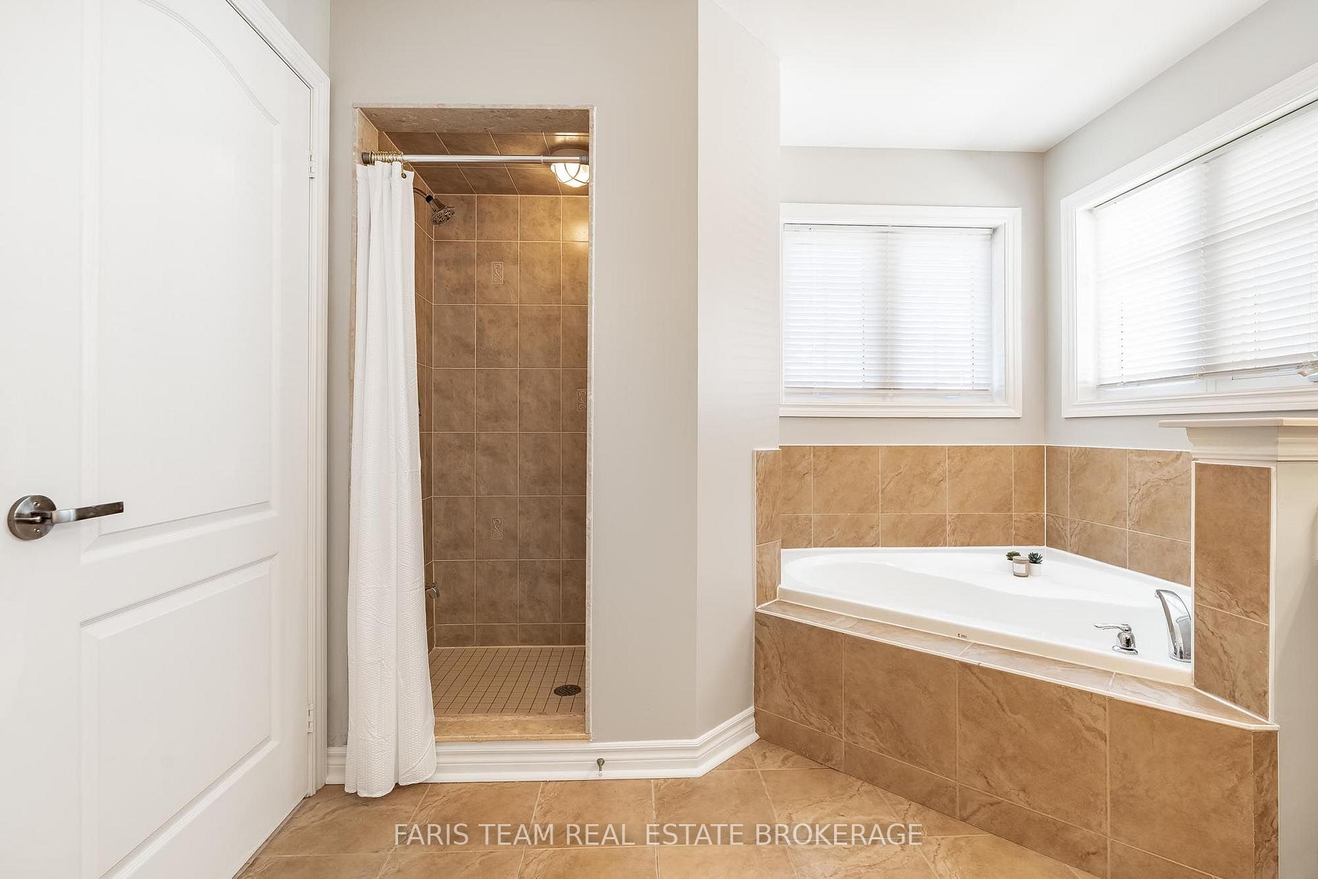 Photo 30 of 135 Prince William Way, Barrie, Innis-Shore — HOMEH