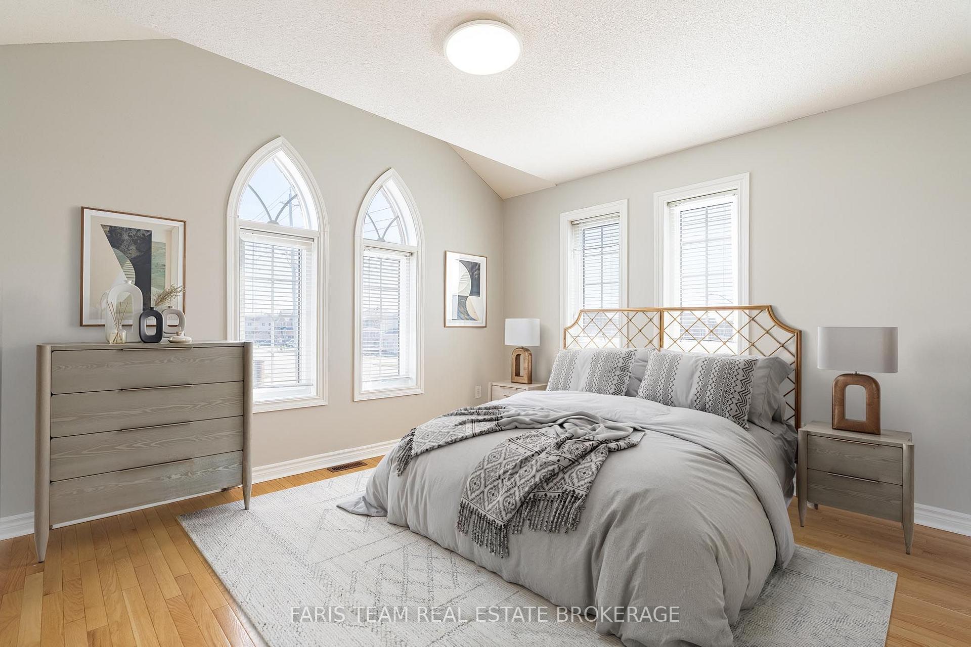 Photo 31 of 135 Prince William Way, Barrie, Innis-Shore — HOMEH
