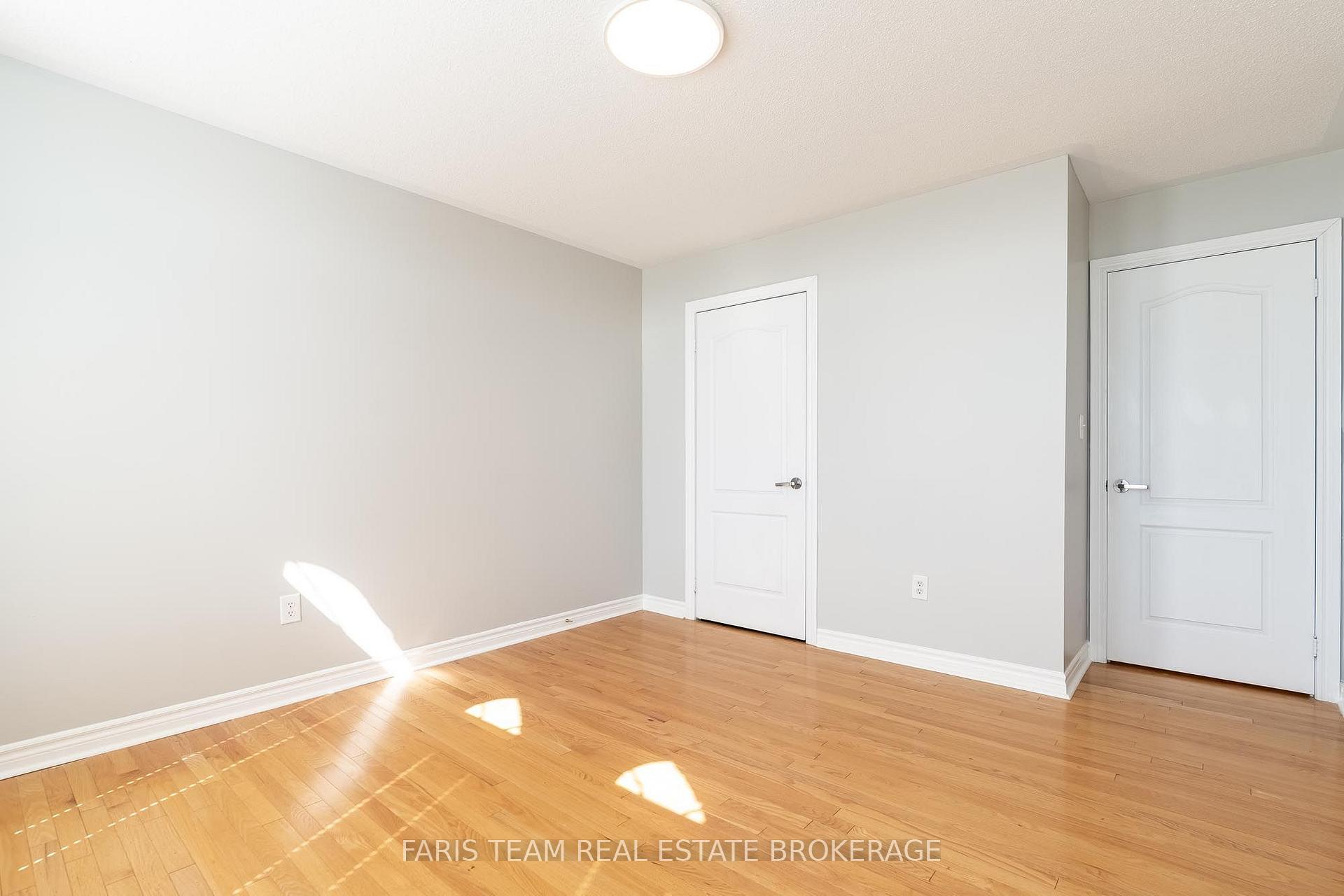 Photo 35 of 135 Prince William Way, Barrie, Innis-Shore — HOMEH
