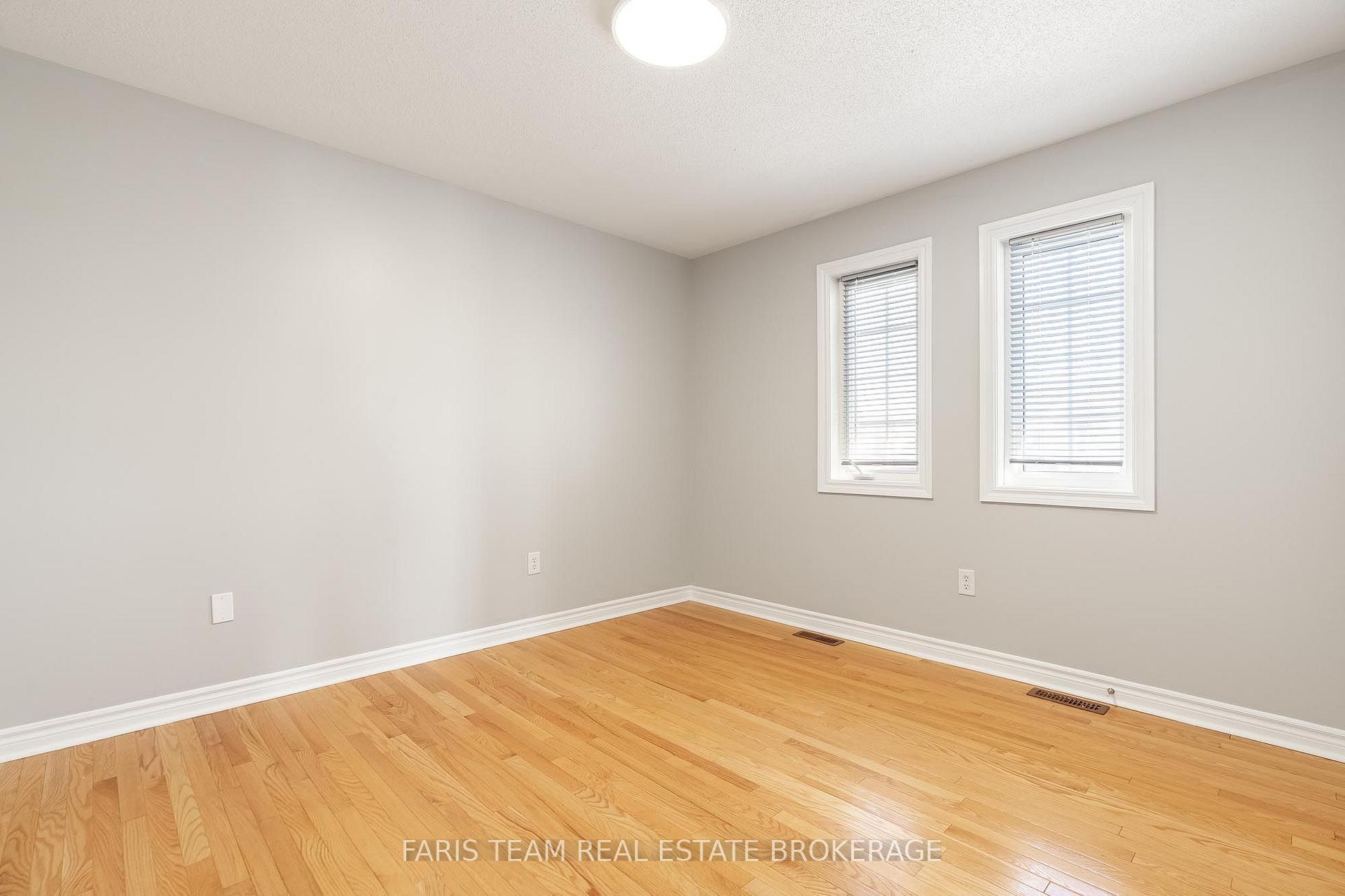 Photo 36 of 135 Prince William Way, Barrie, Innis-Shore — HOMEH
