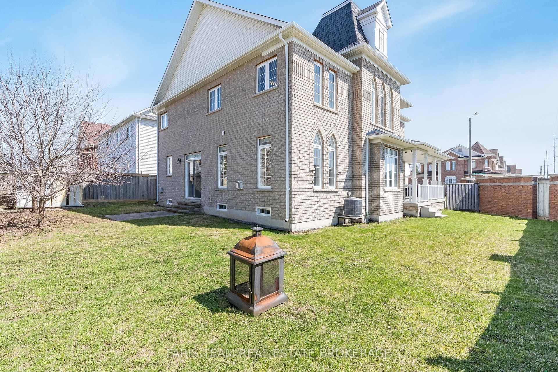 Photo 41 of 135 Prince William Way, Barrie, Innis-Shore — HOMEH