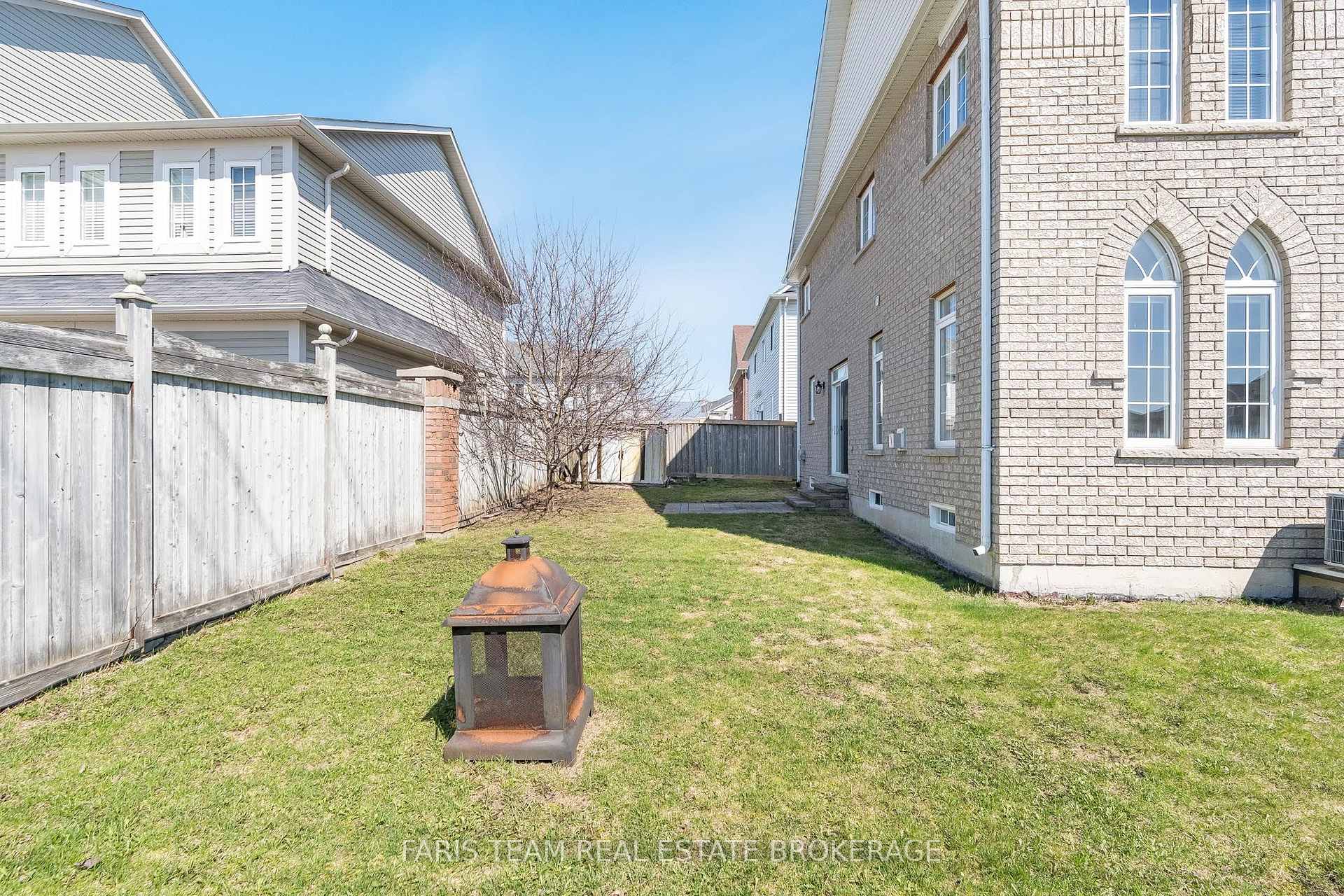 Photo 42 of 135 Prince William Way, Barrie, Innis-Shore — HOMEH