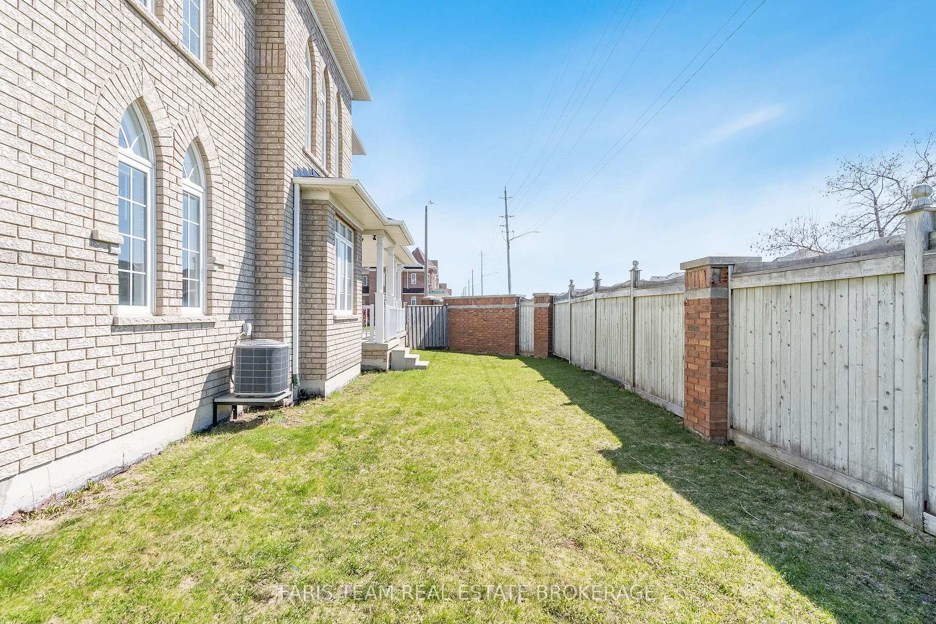 Photo 43 of 135 Prince William Way, Barrie, Innis-Shore — HOMEH