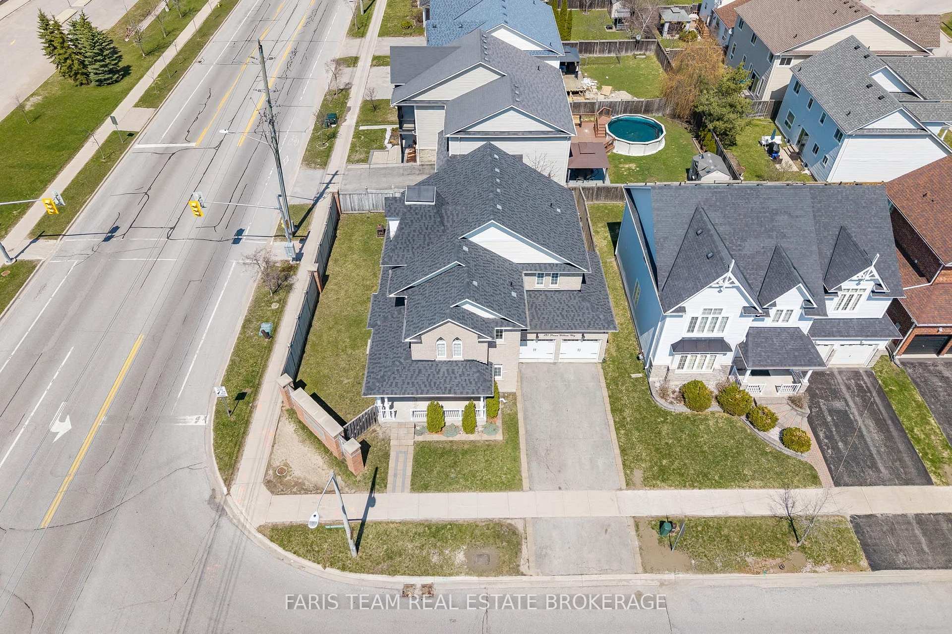 Photo 45 of 135 Prince William Way, Barrie, Innis-Shore — HOMEH