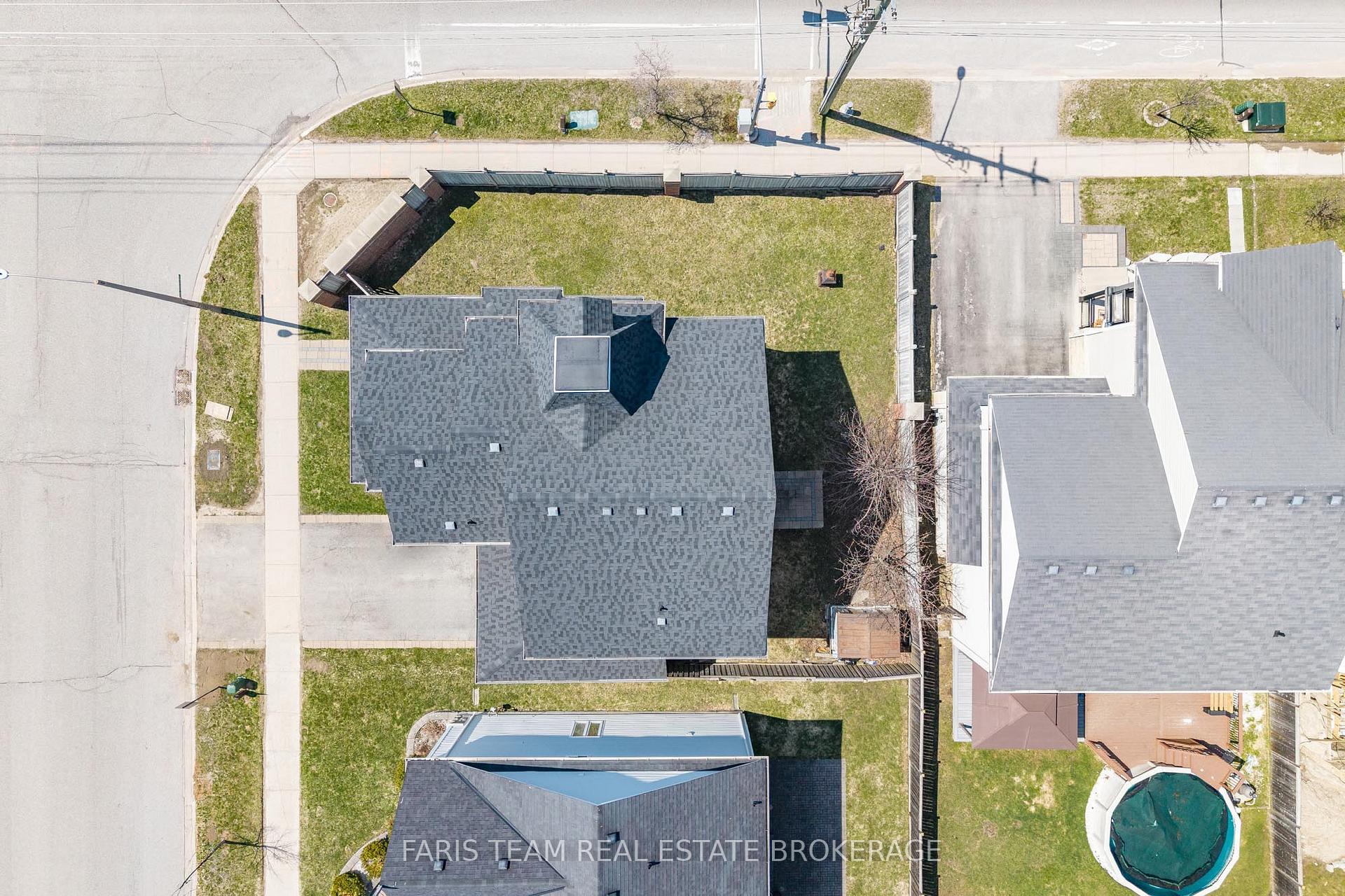 Photo 46 of 135 Prince William Way, Barrie, Innis-Shore — HOMEH